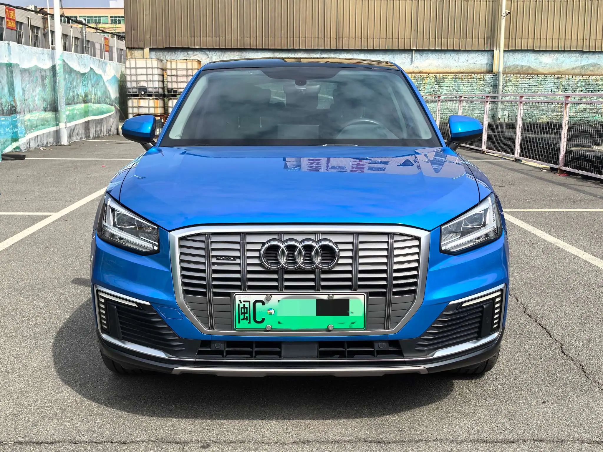 Audi Q2L e-tron  из Китая