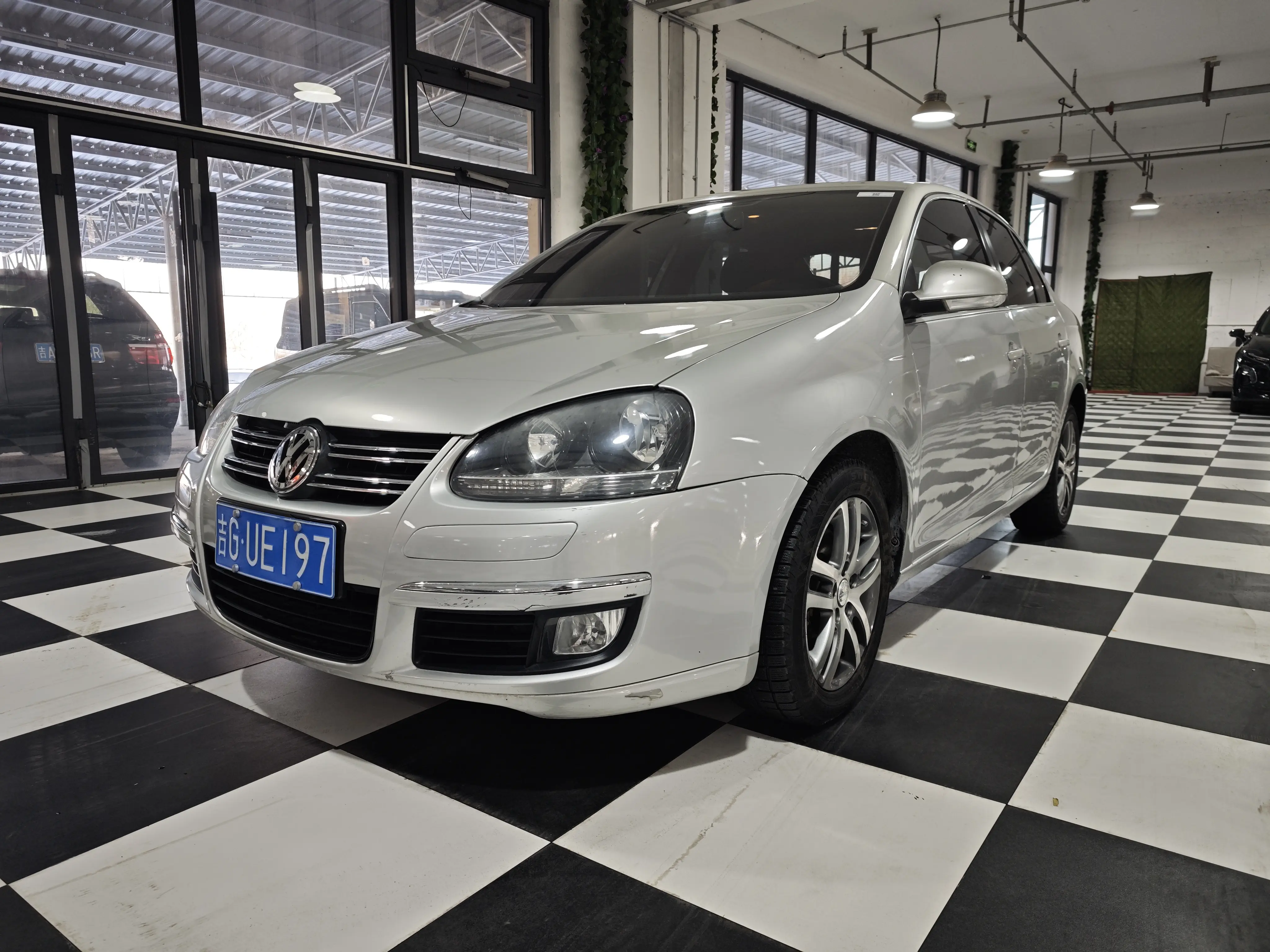 Volkswagen Sagitar  из Китая