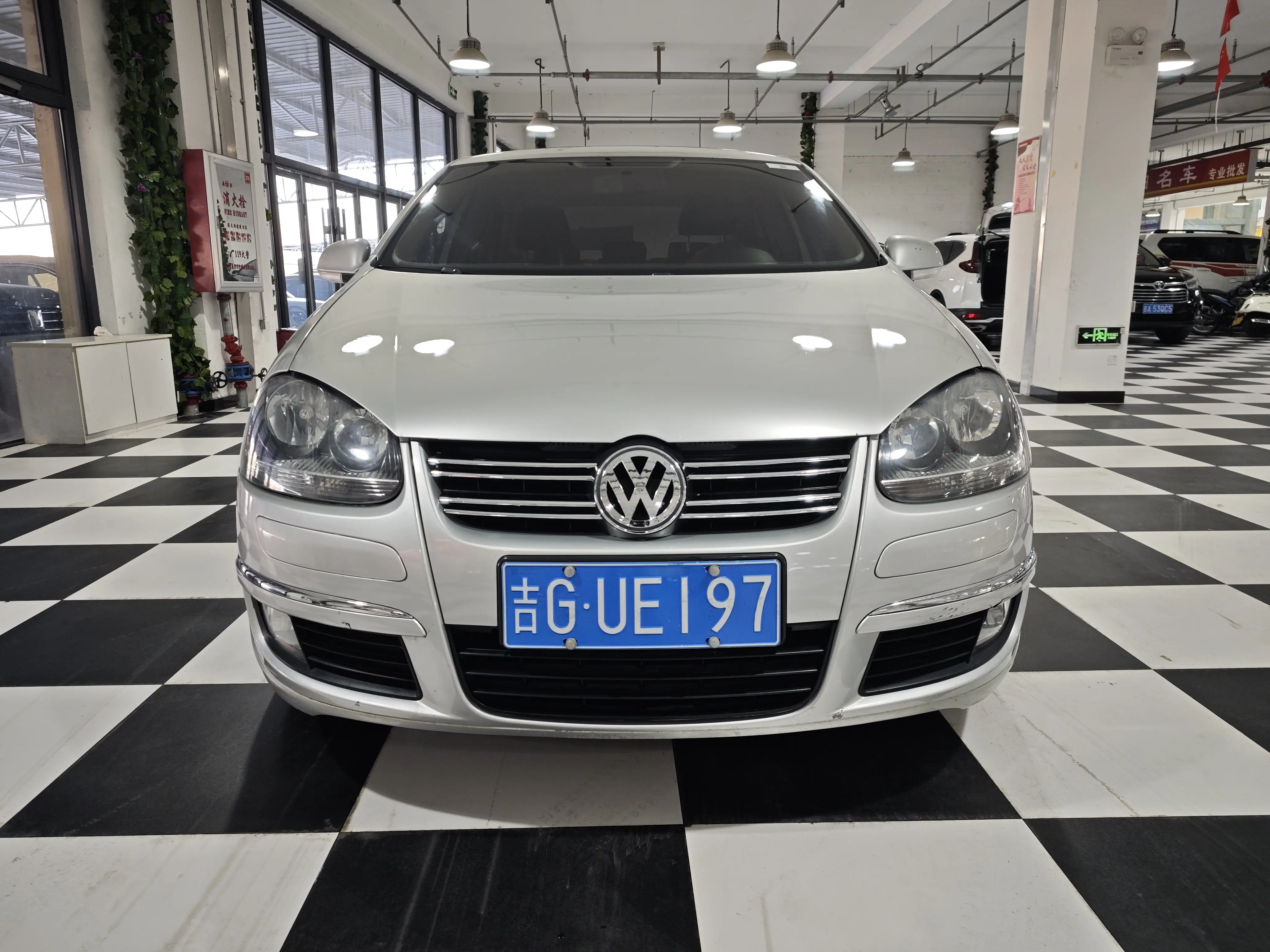 Volkswagen Sagitar  из Китая