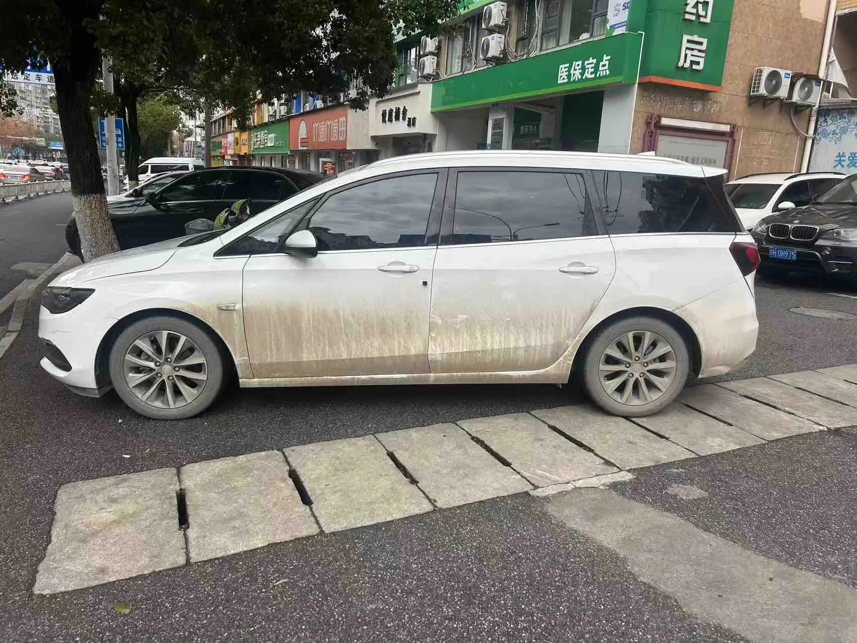 Buick GL6  из Китая