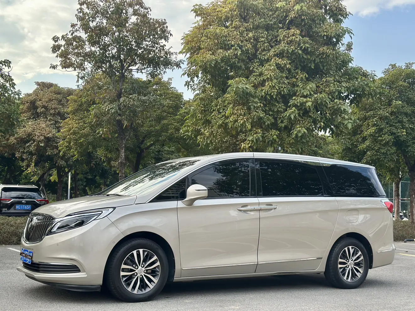 Buick GL8  из Китая