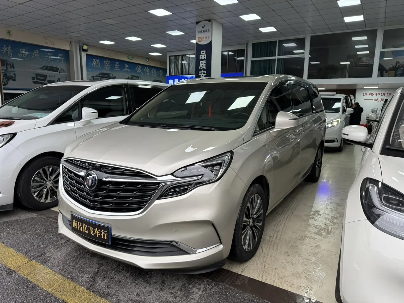 Buick GL8  из Китая