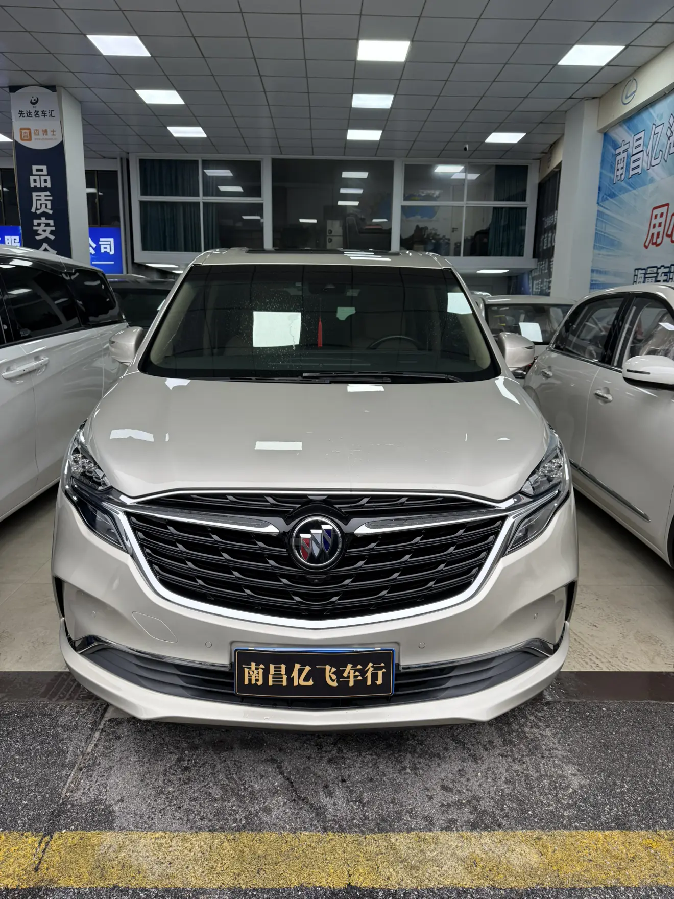 Buick GL8  из Китая