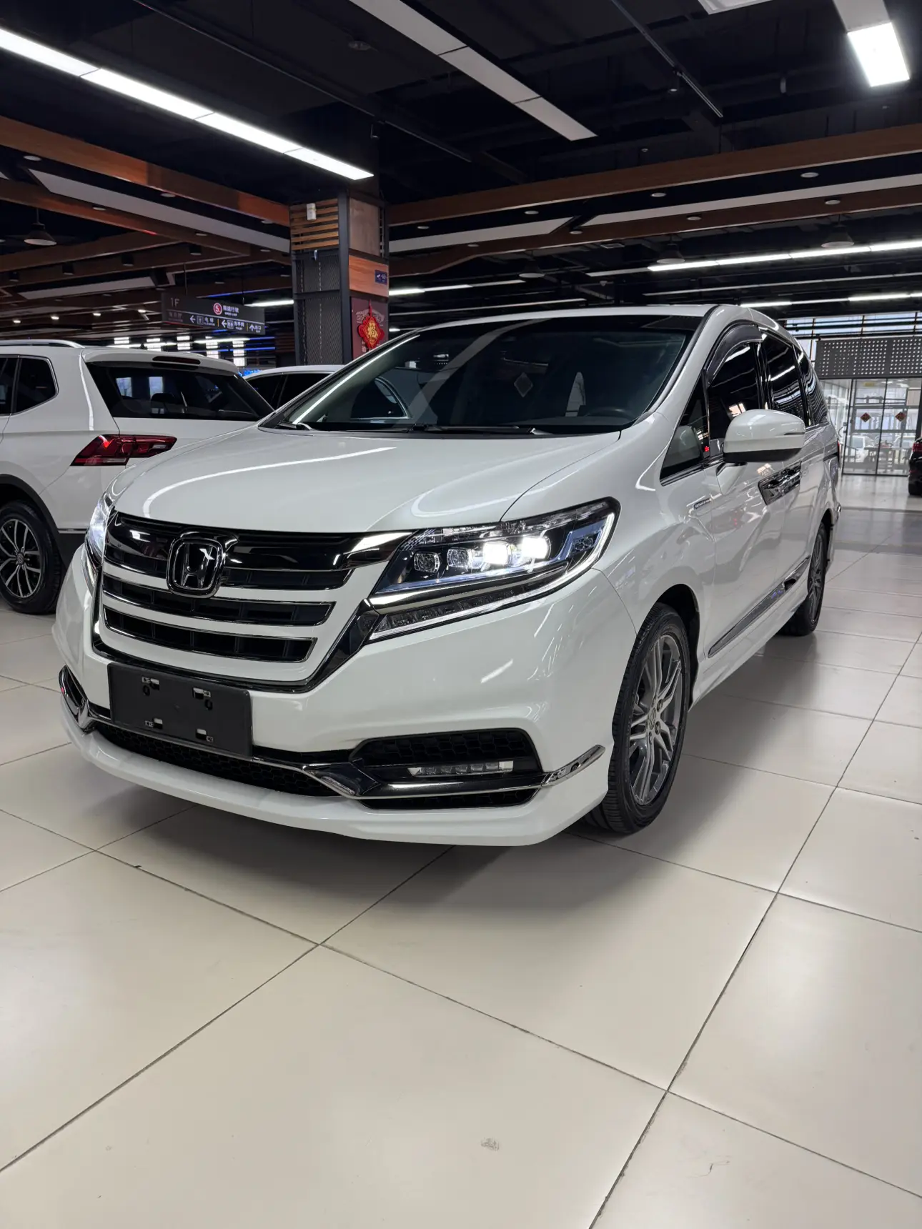 Honda Elysion (Alison)  из Китая