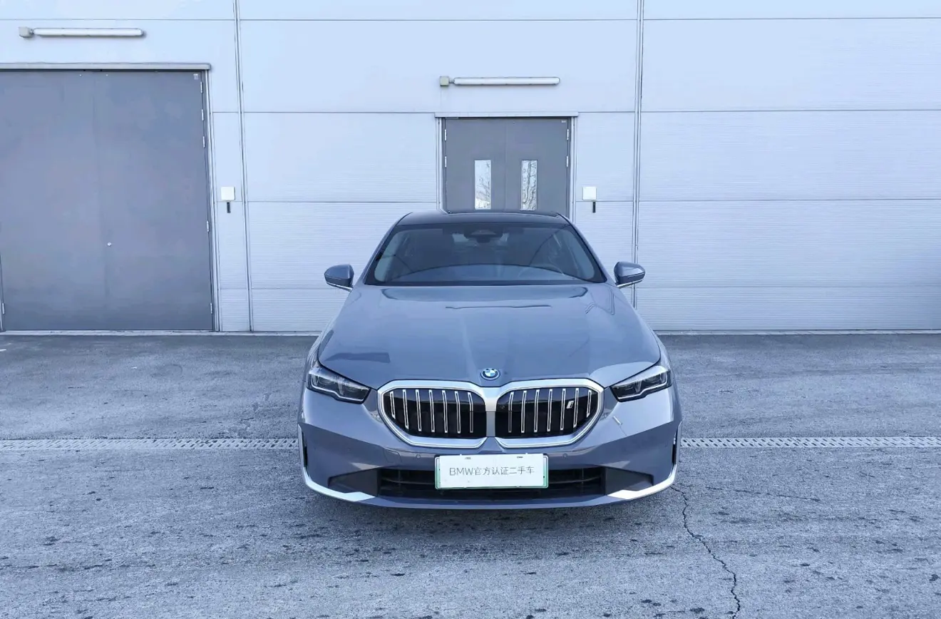 BMW i5  из Китая