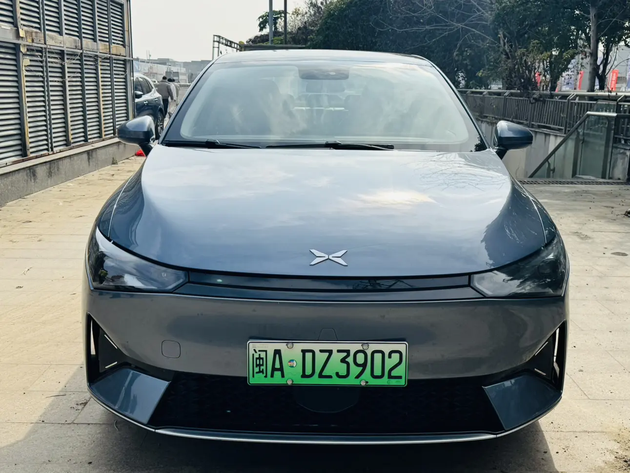 Xpeng P5  из Китая