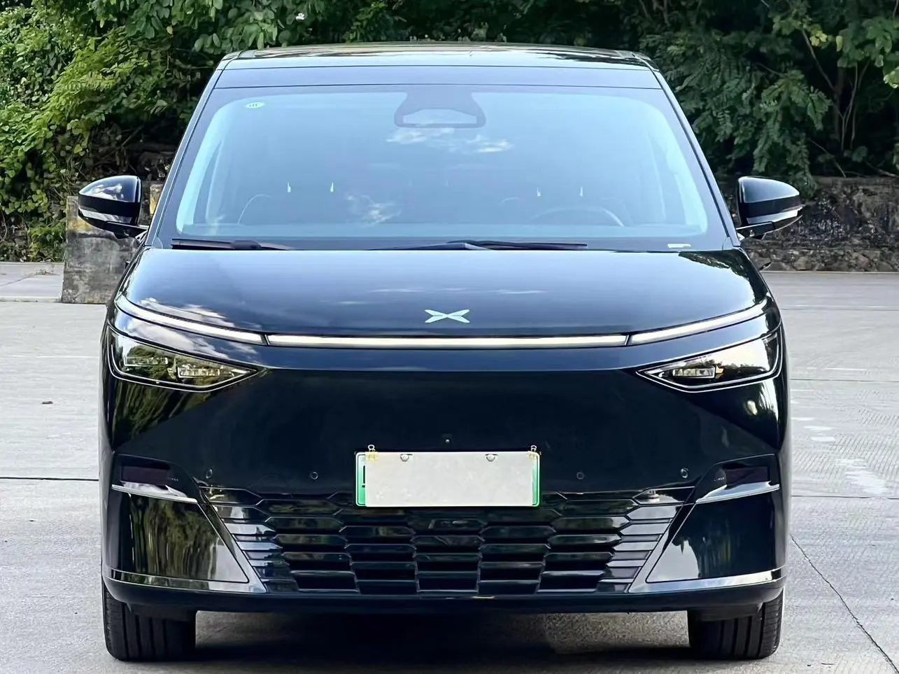 Xpeng X9  из Китая