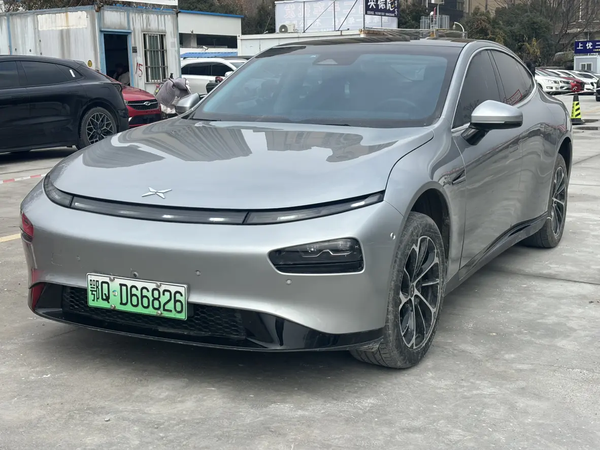 Xpeng P7  из Китая