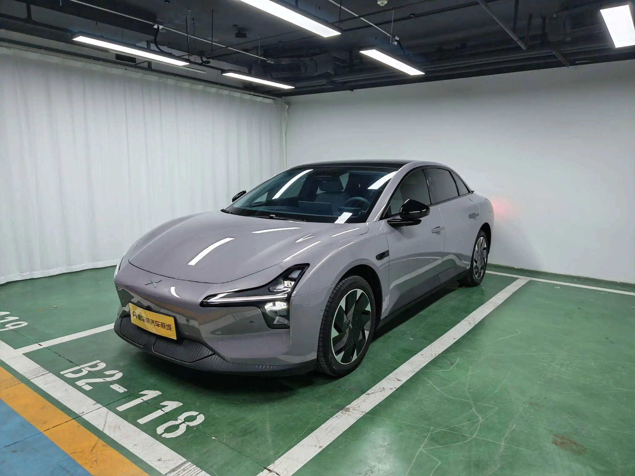 Xpeng Xiaopeng MONA M03  из Китая