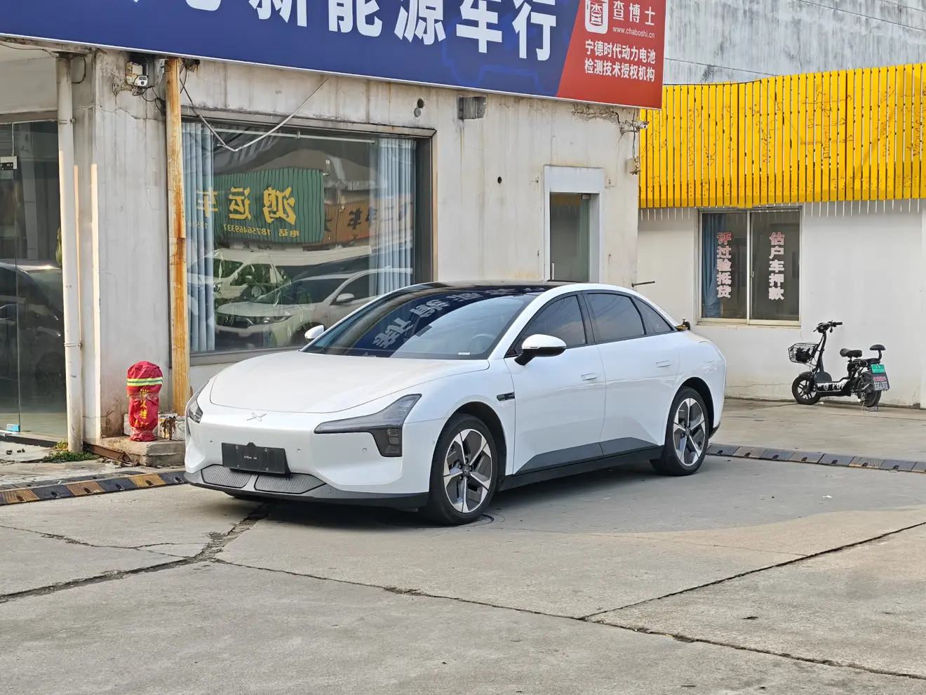 Xpeng Xiaopeng MONA M03  из Китая