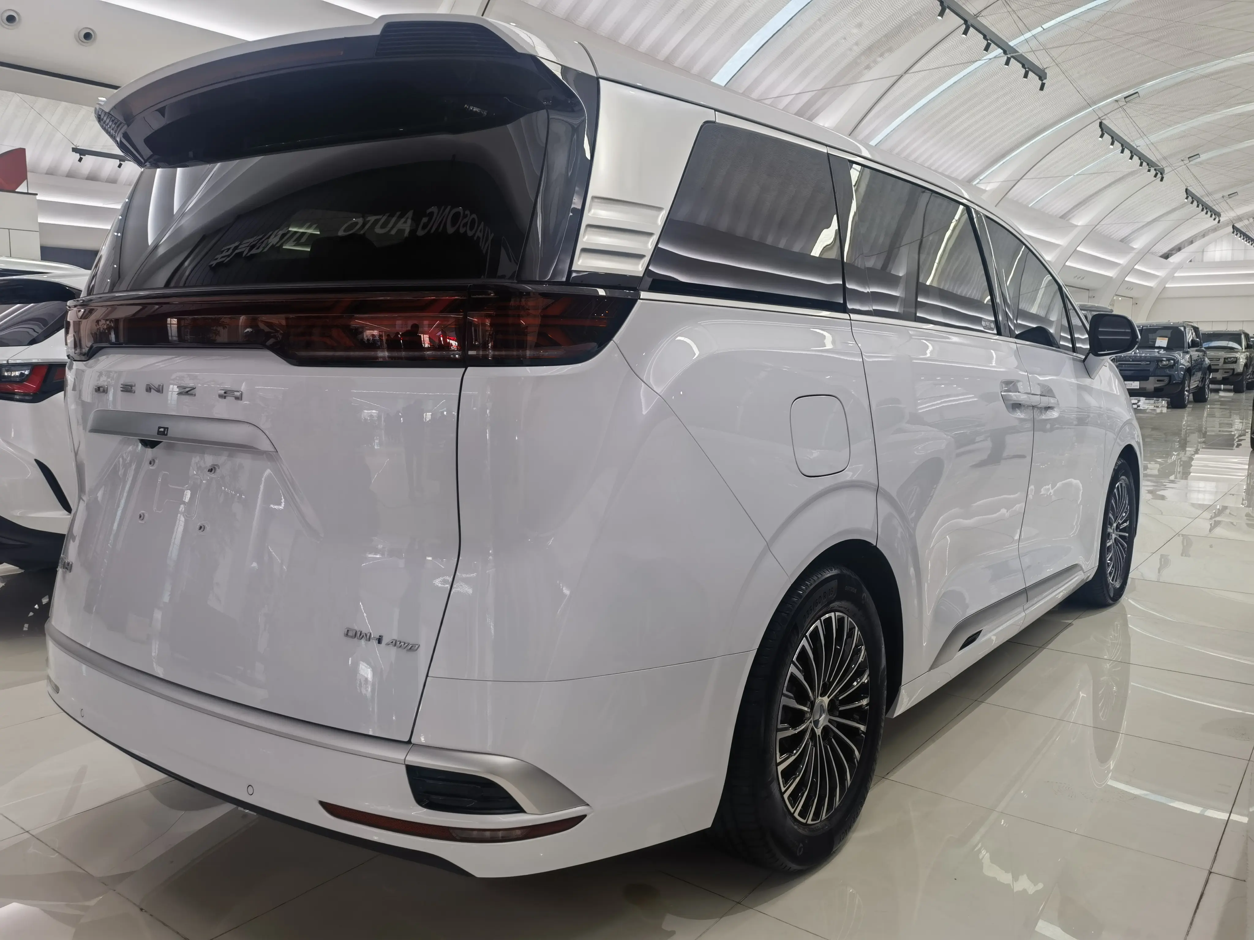 Denza D9 DM  из Китая