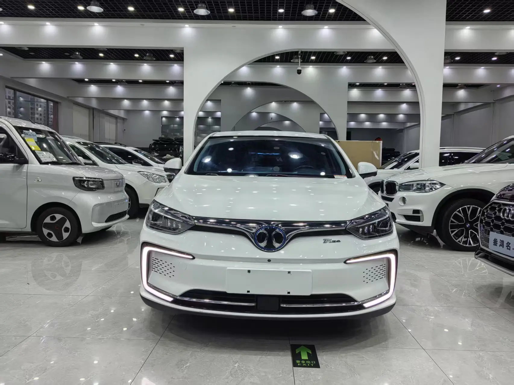 BAIC Beijing EU5  из Китая