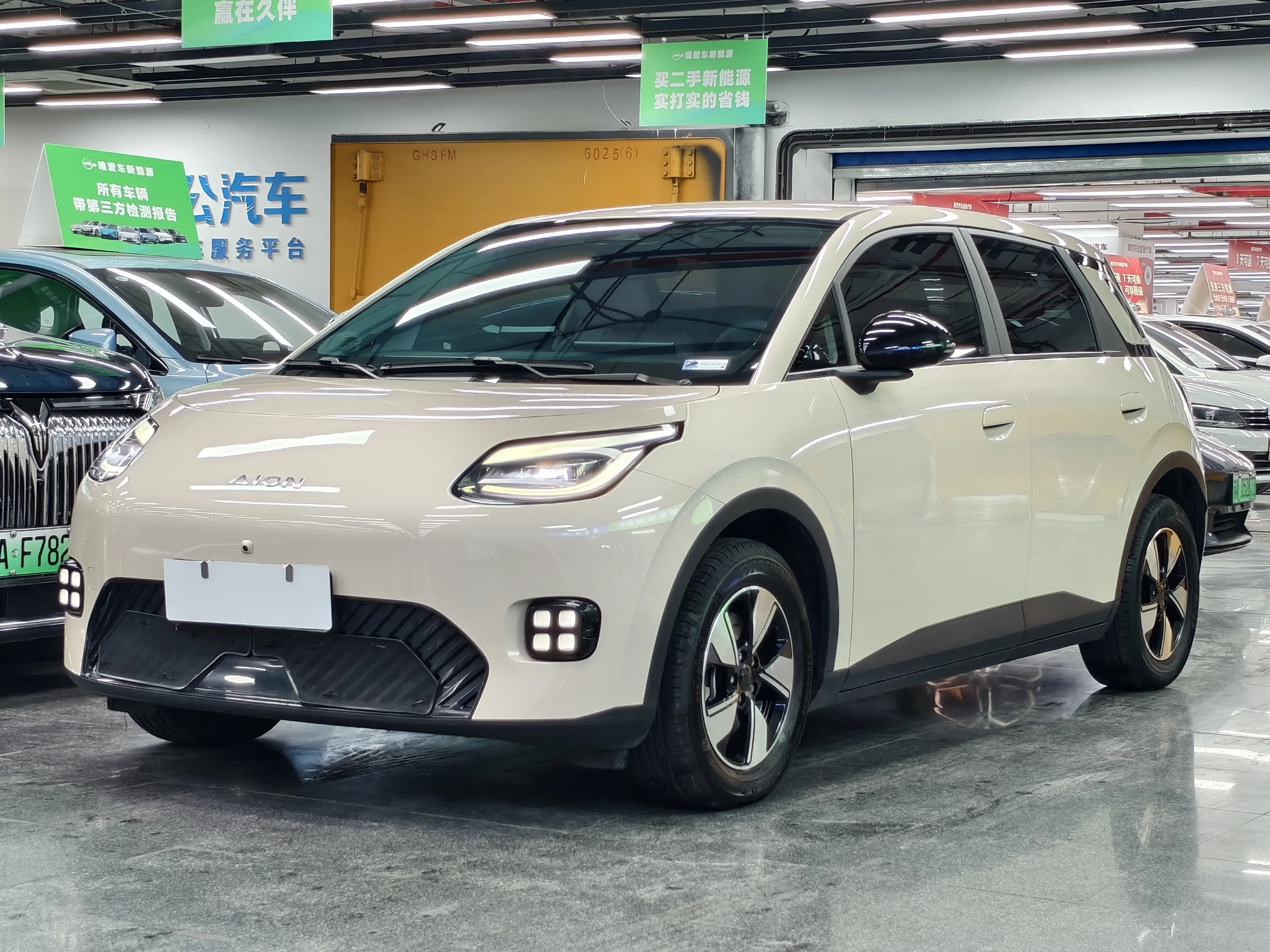 AION UT  из Китая