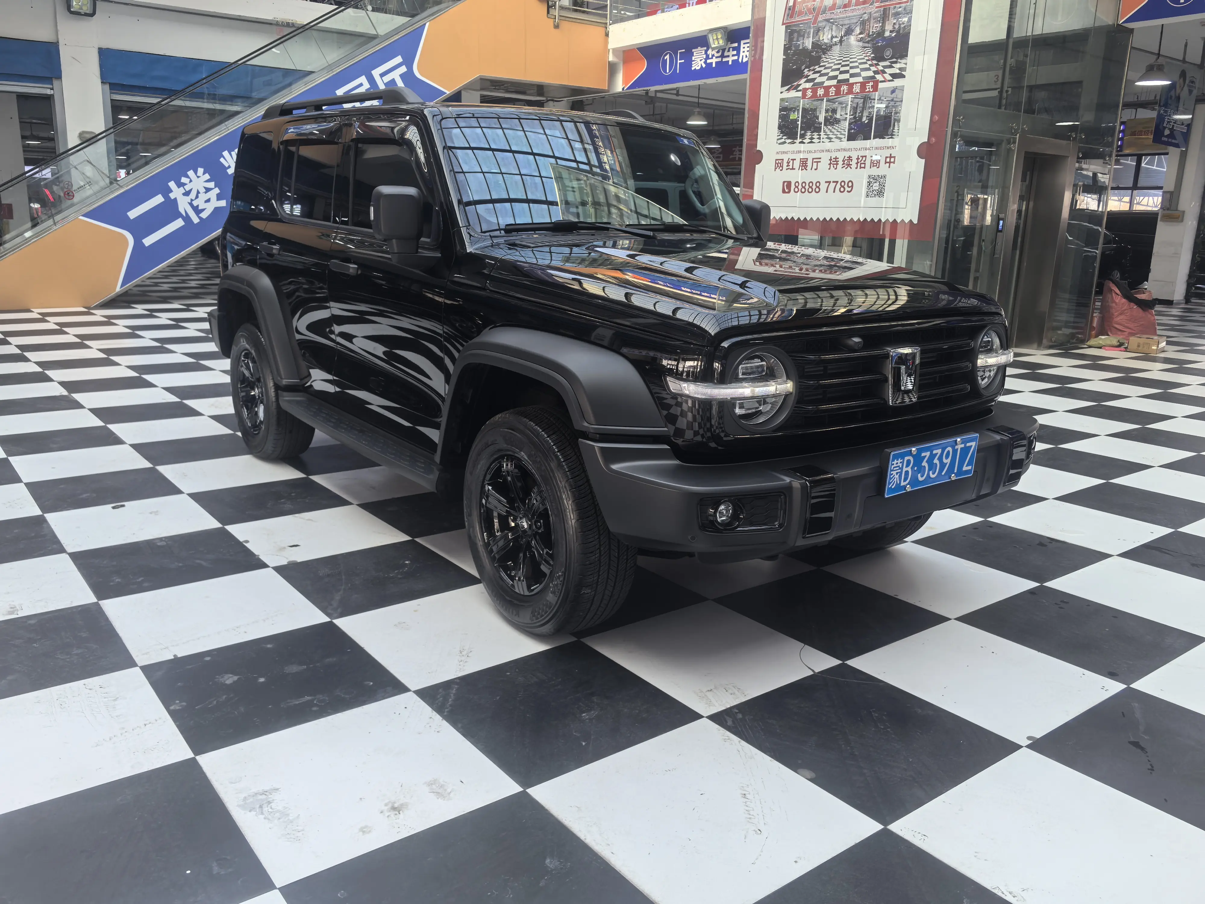 Tank 300  из Китая