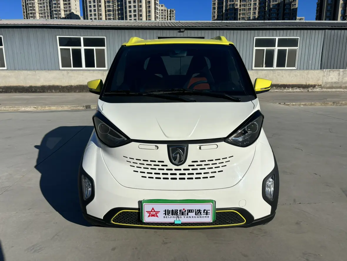 Baojun E100  из Китая