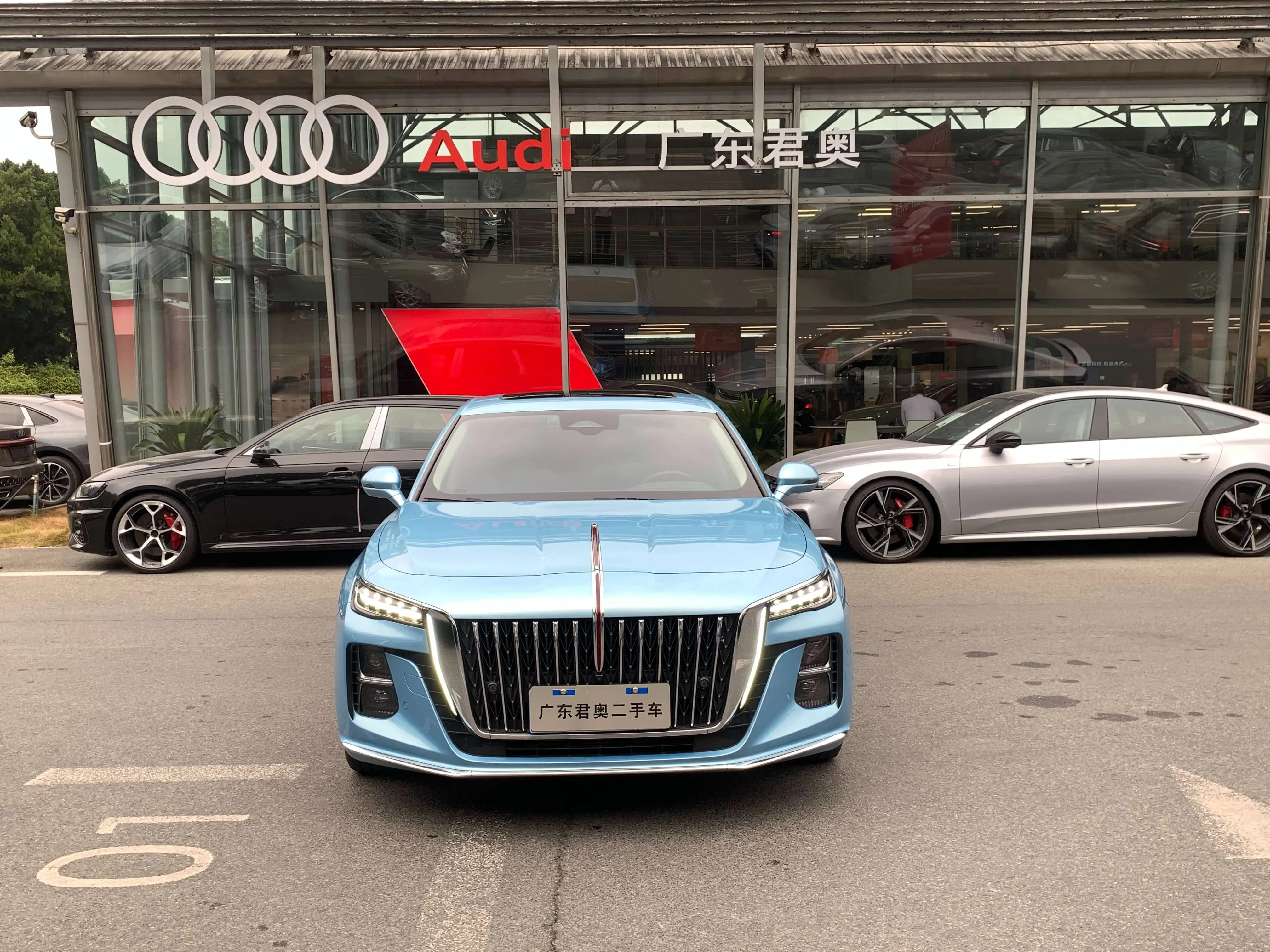 Hongqi H5  из Китая