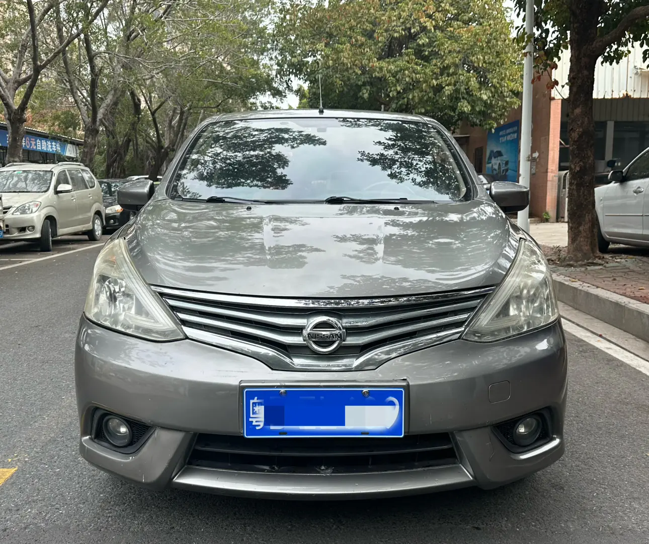 Nissan Li Wei  из Китая