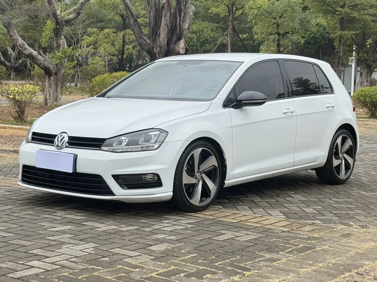 Volkswagen Golf  из Китая