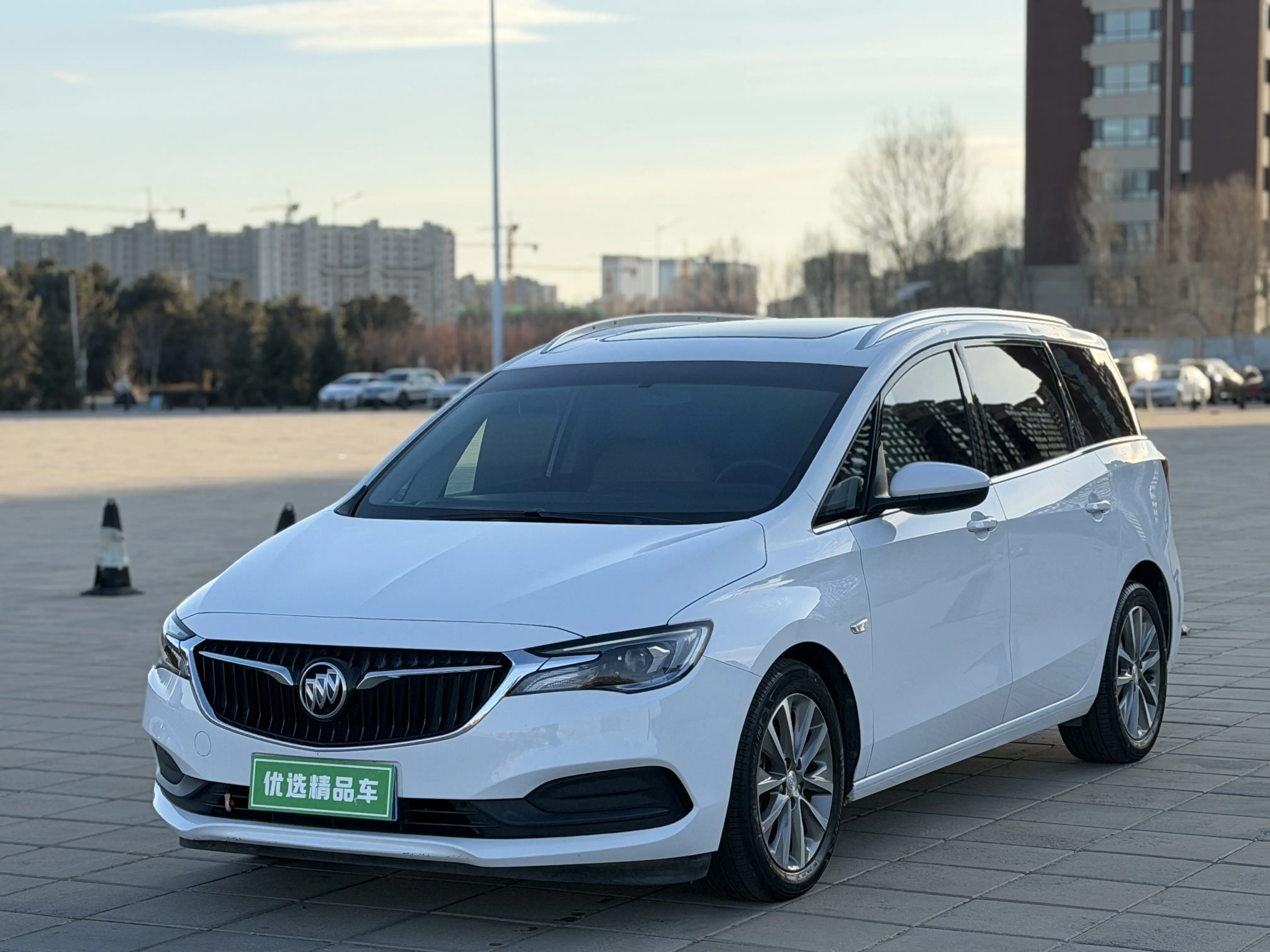 Buick GL6  из Китая