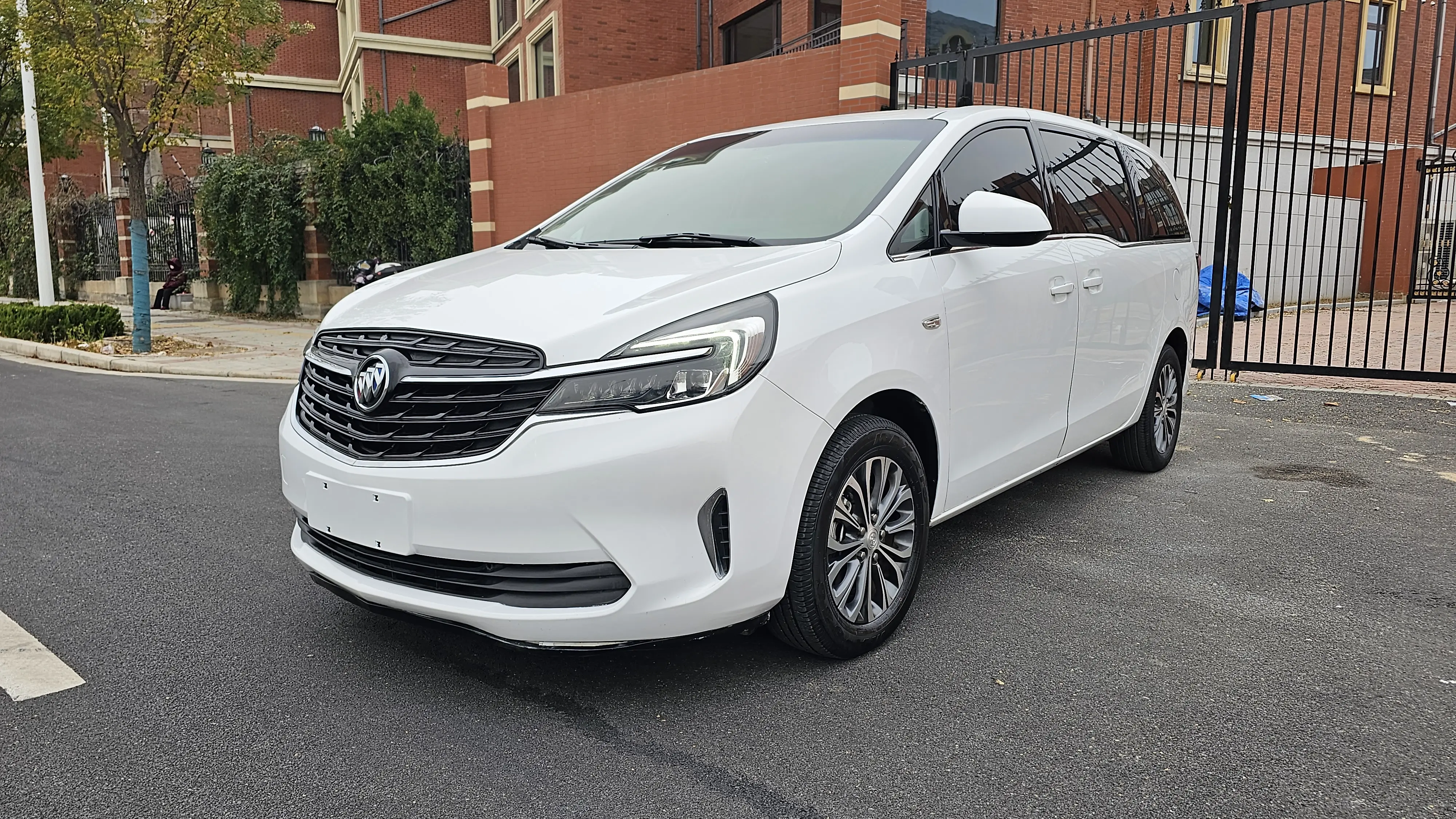 Buick GL8  из Китая