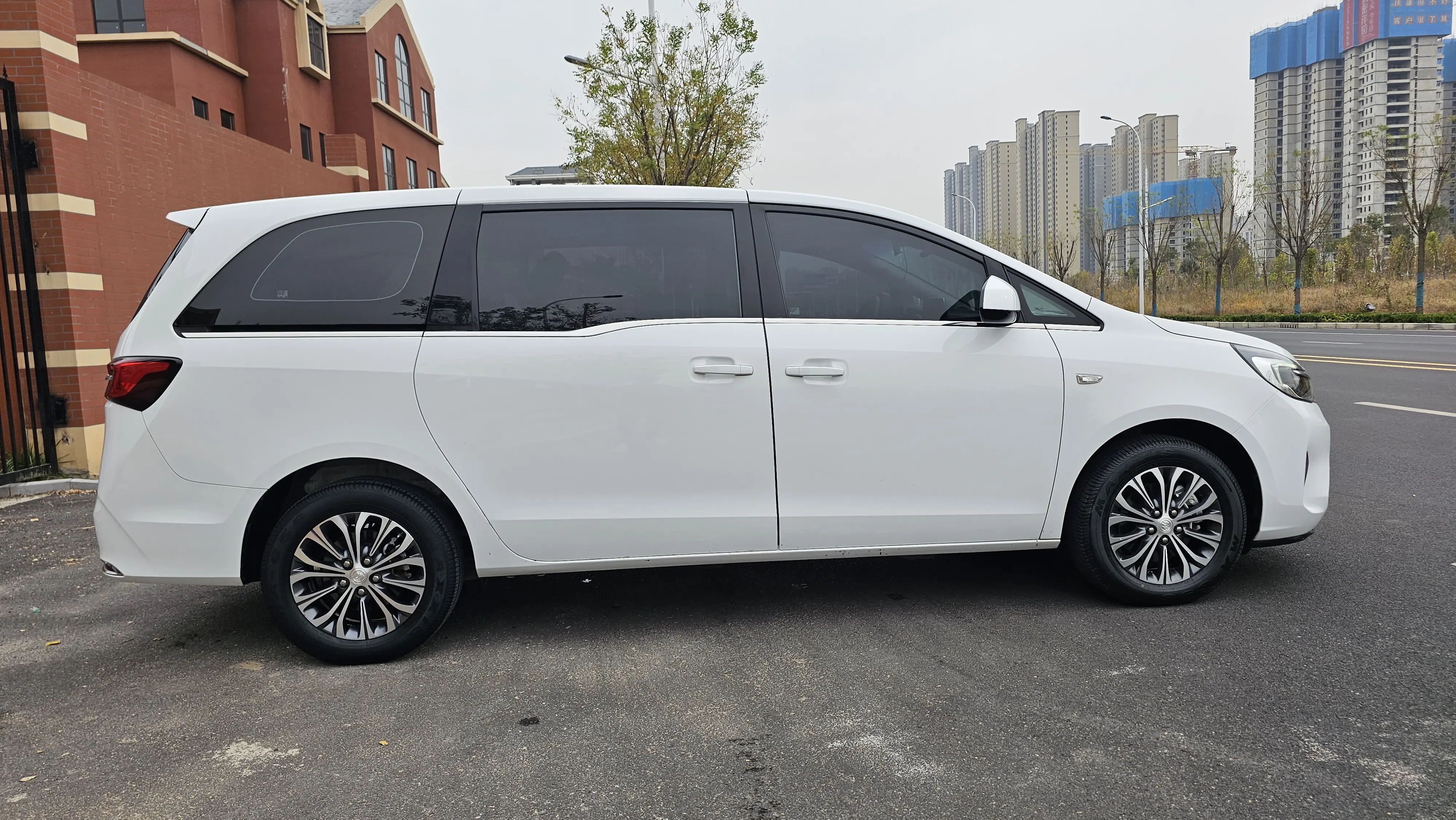 Buick GL8  из Китая