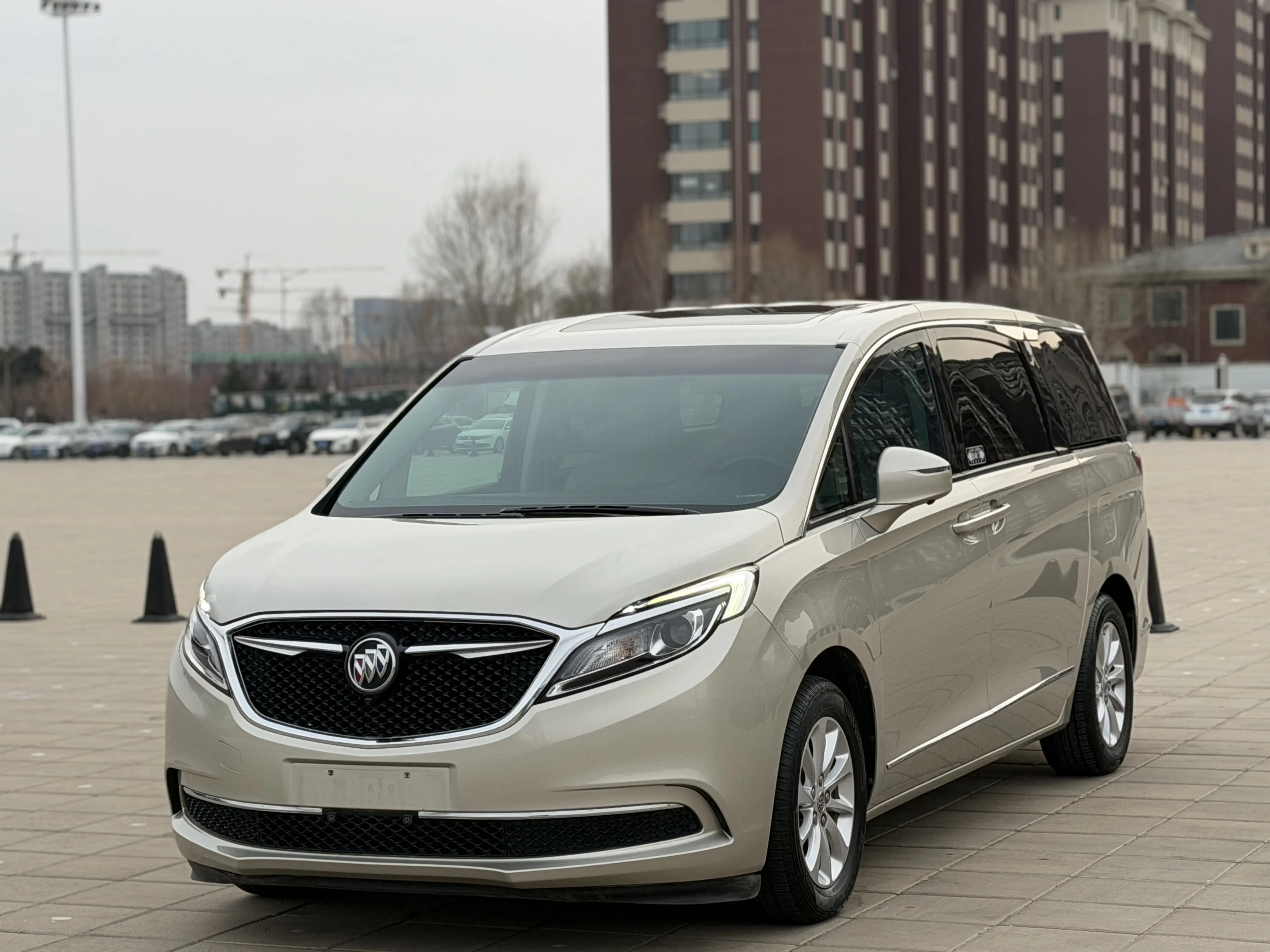 Buick GL8  из Китая