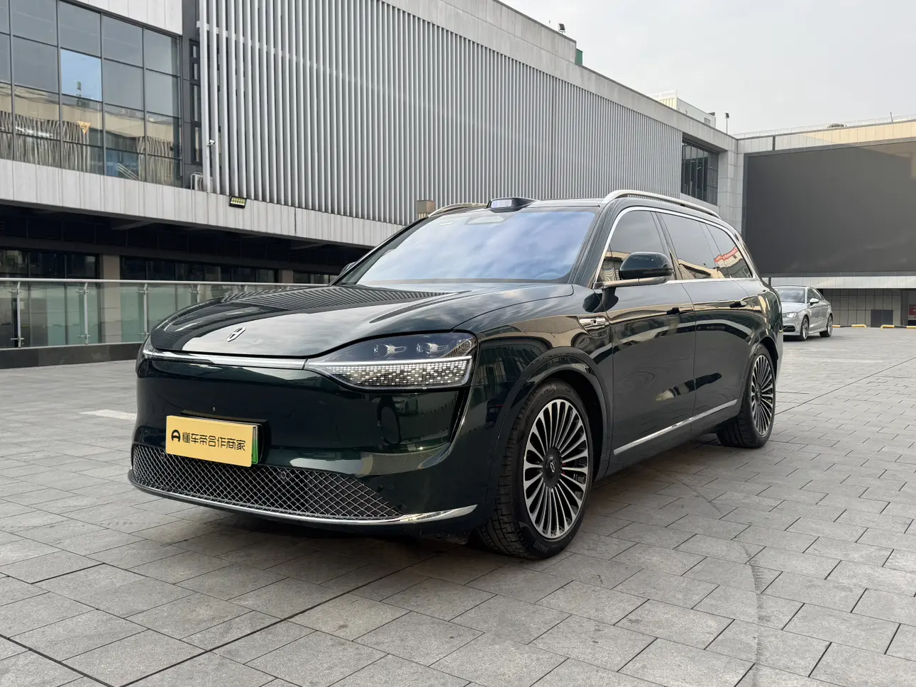 AITO M9 (Wenjie M9)  из Китая