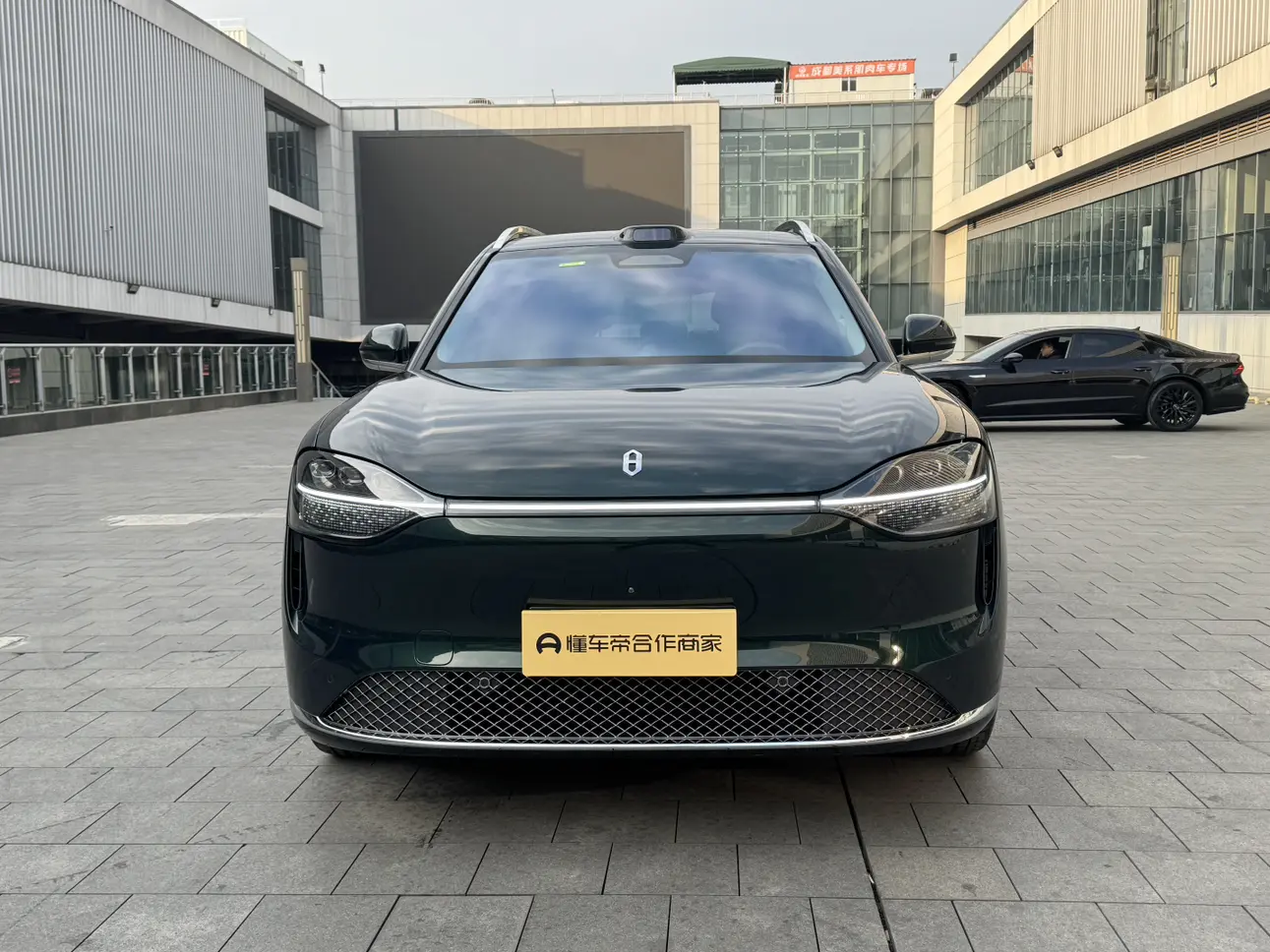 AITO M9 (Wenjie M9)  из Китая