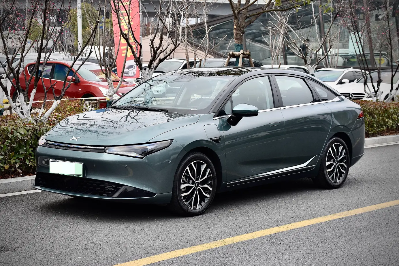 Xpeng P5  из Китая