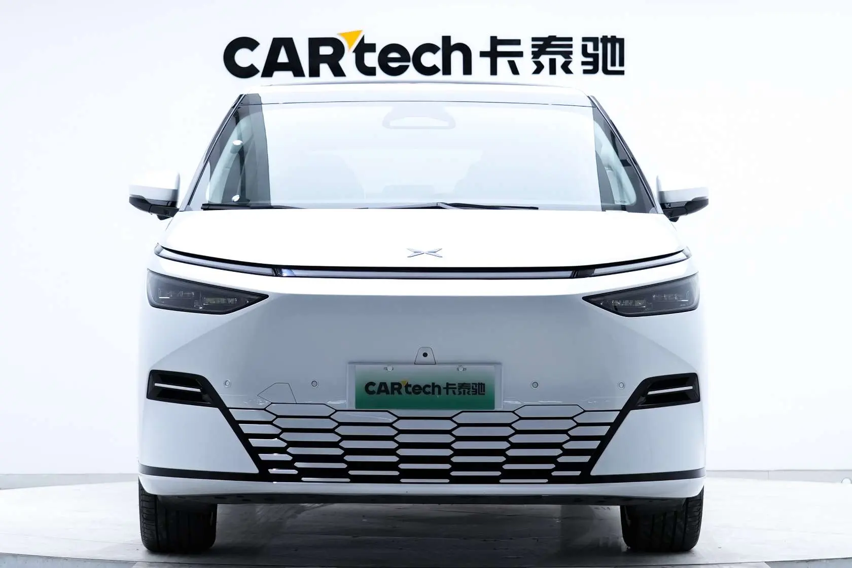 Xpeng X9  из Китая