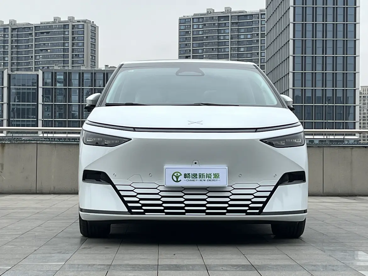 Xpeng X9  из Китая