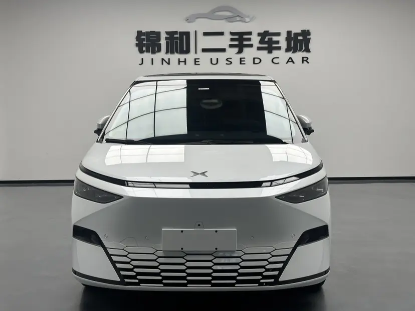 Xpeng X9  из Китая