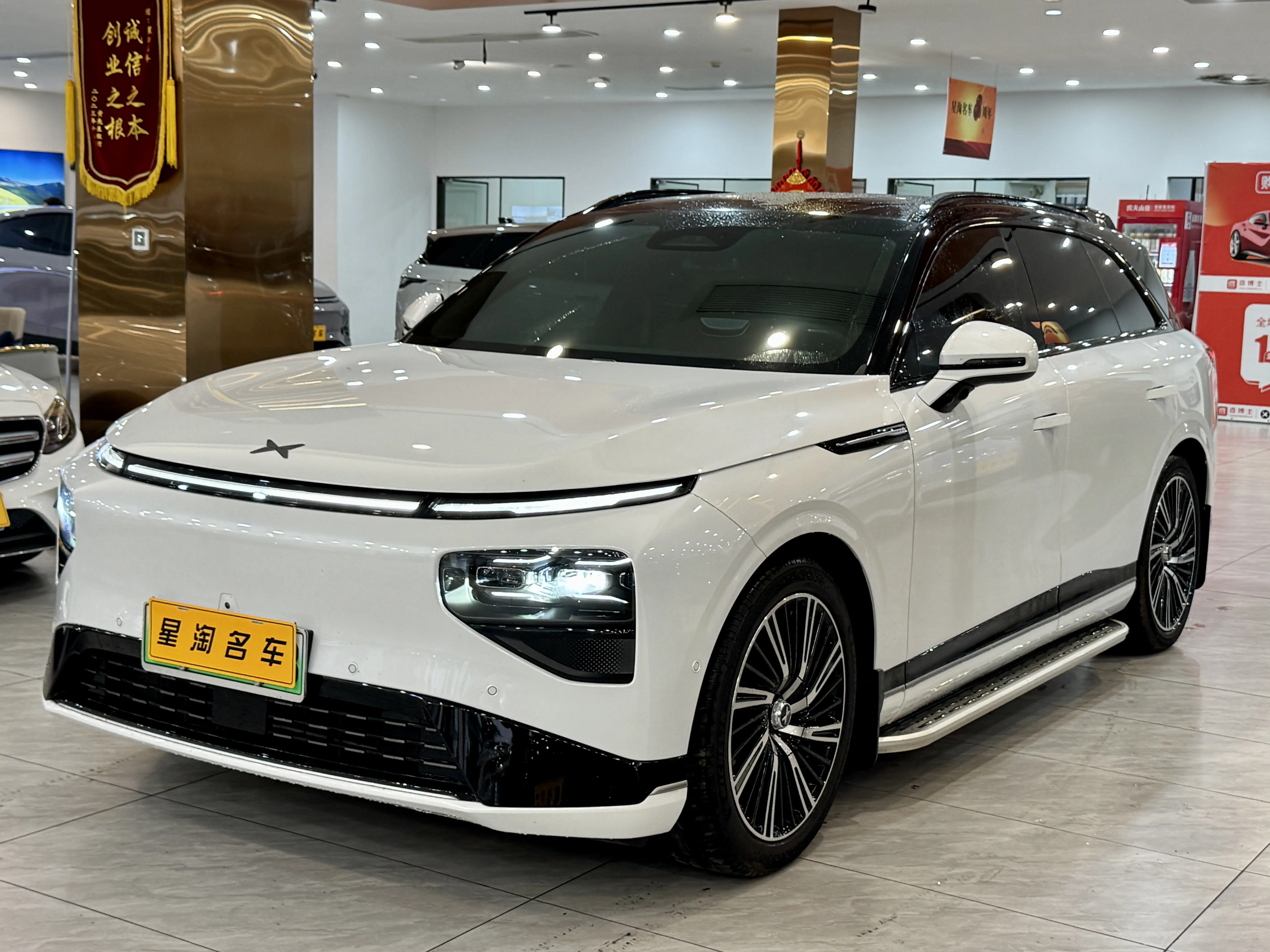 Xpeng G9  из Китая