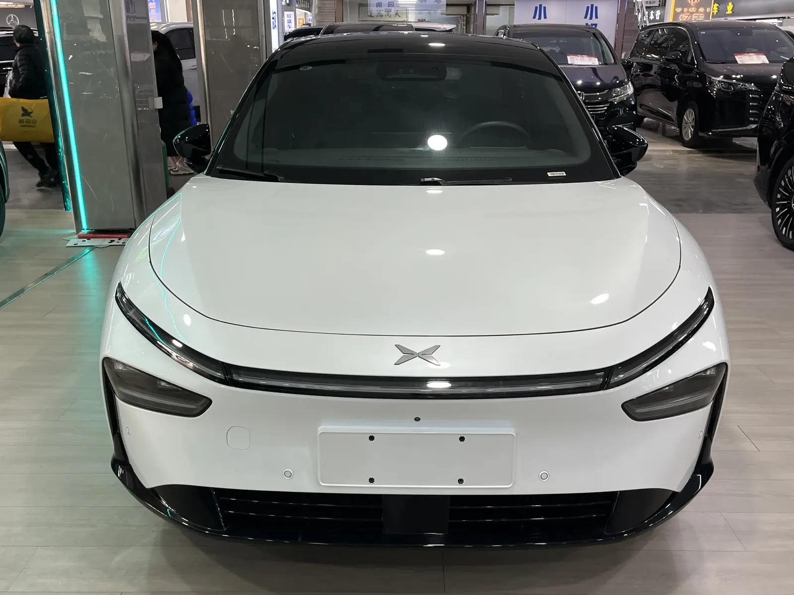 Xpeng P7+  из Китая