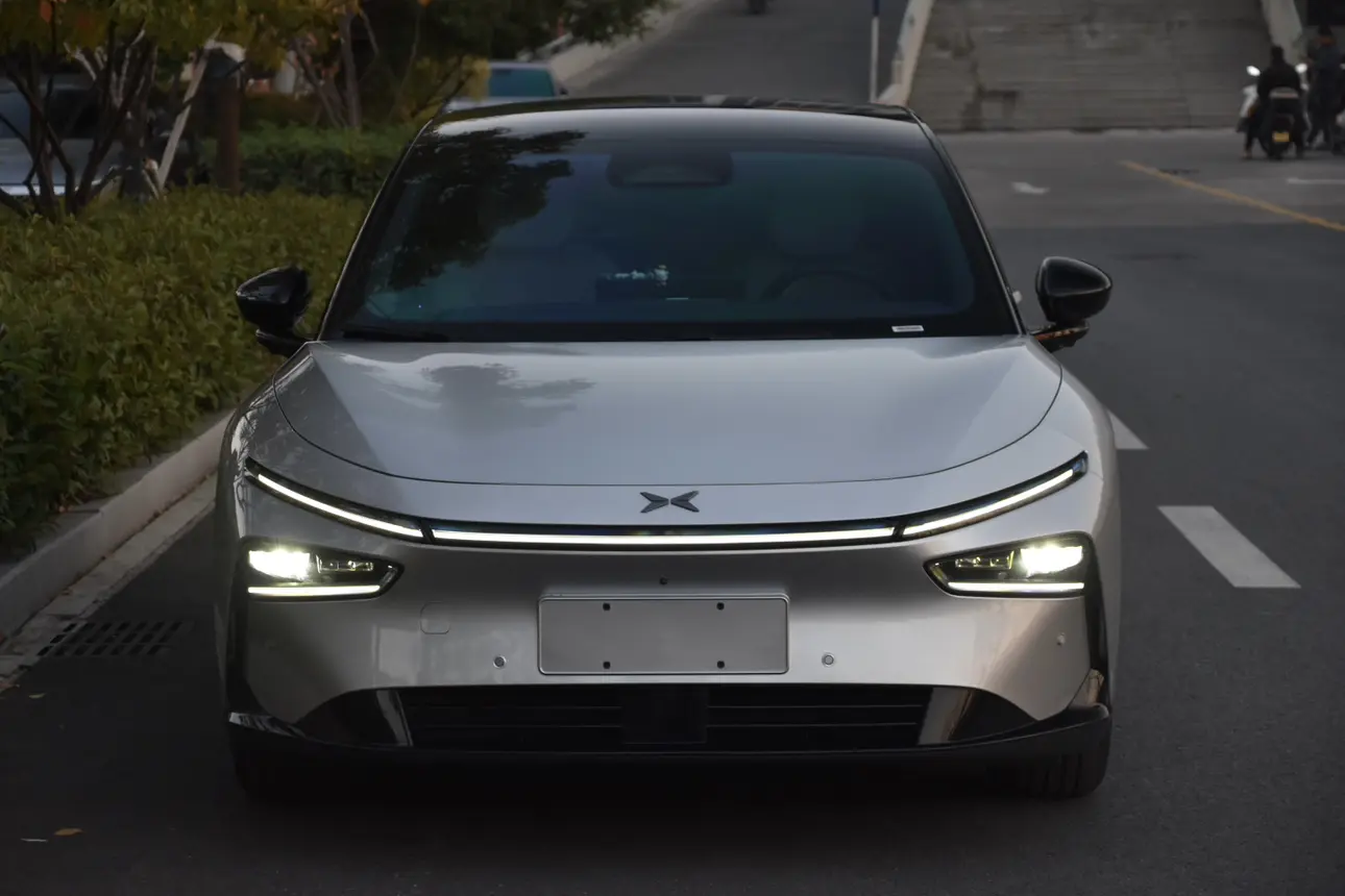 Xpeng P7+  из Китая