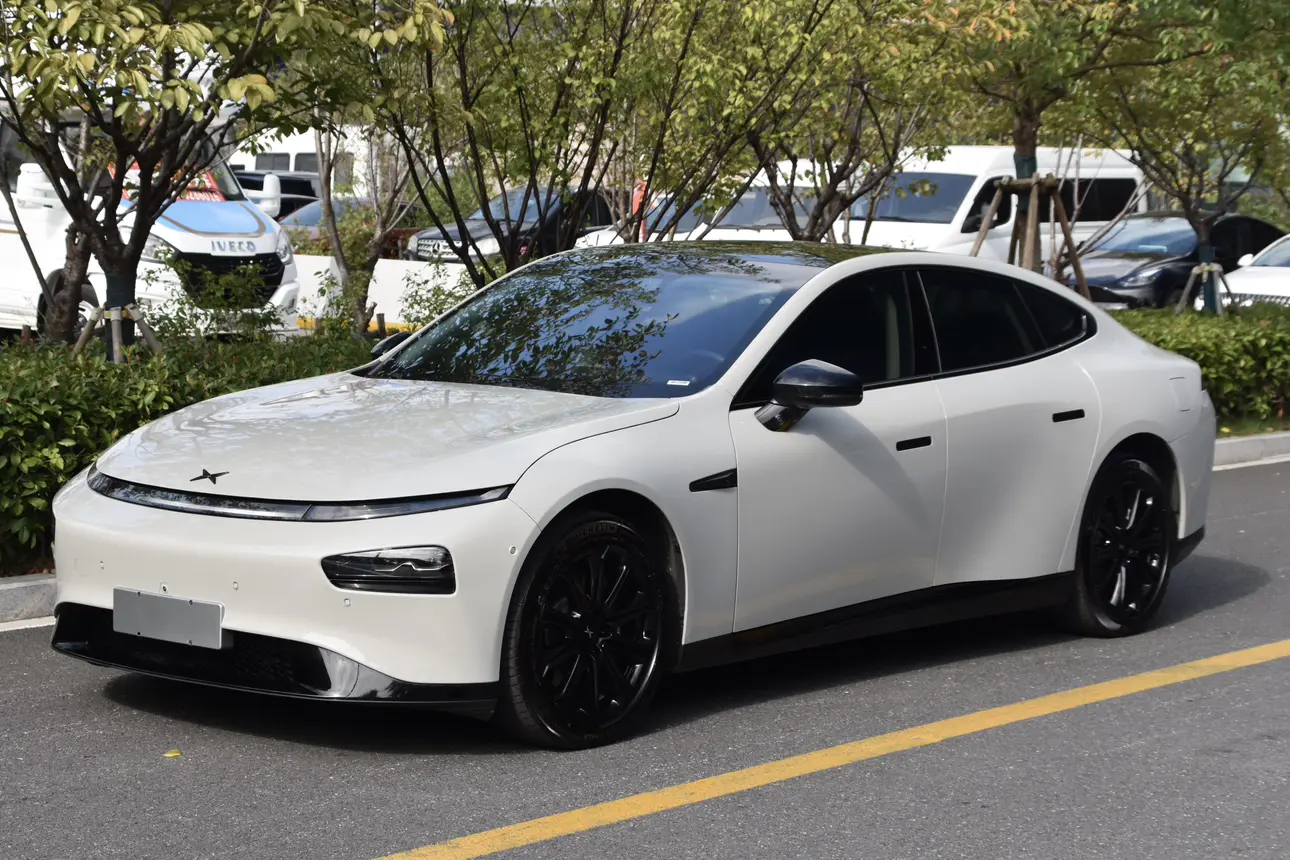 Xpeng P7  из Китая