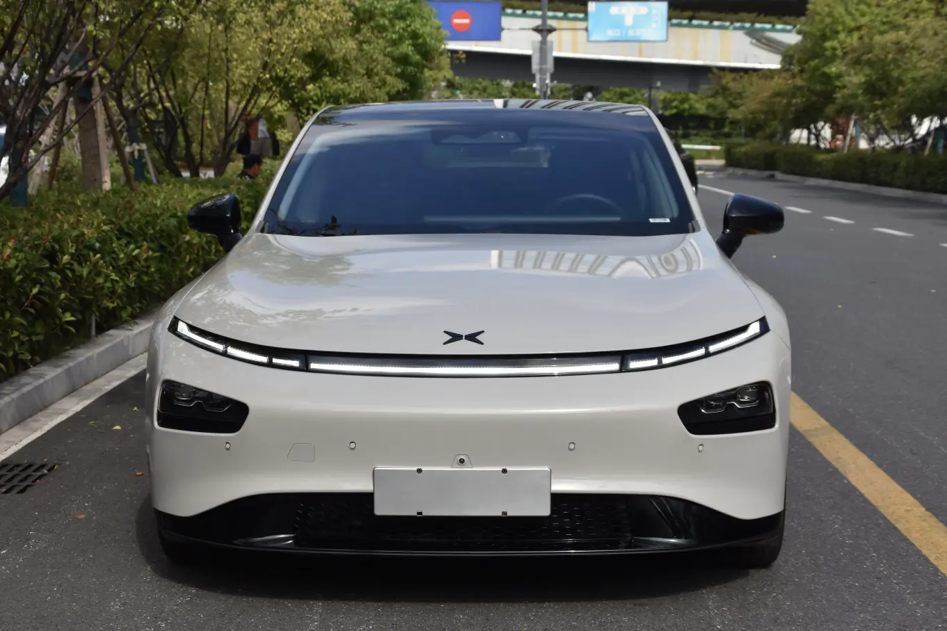 Xpeng P7  из Китая