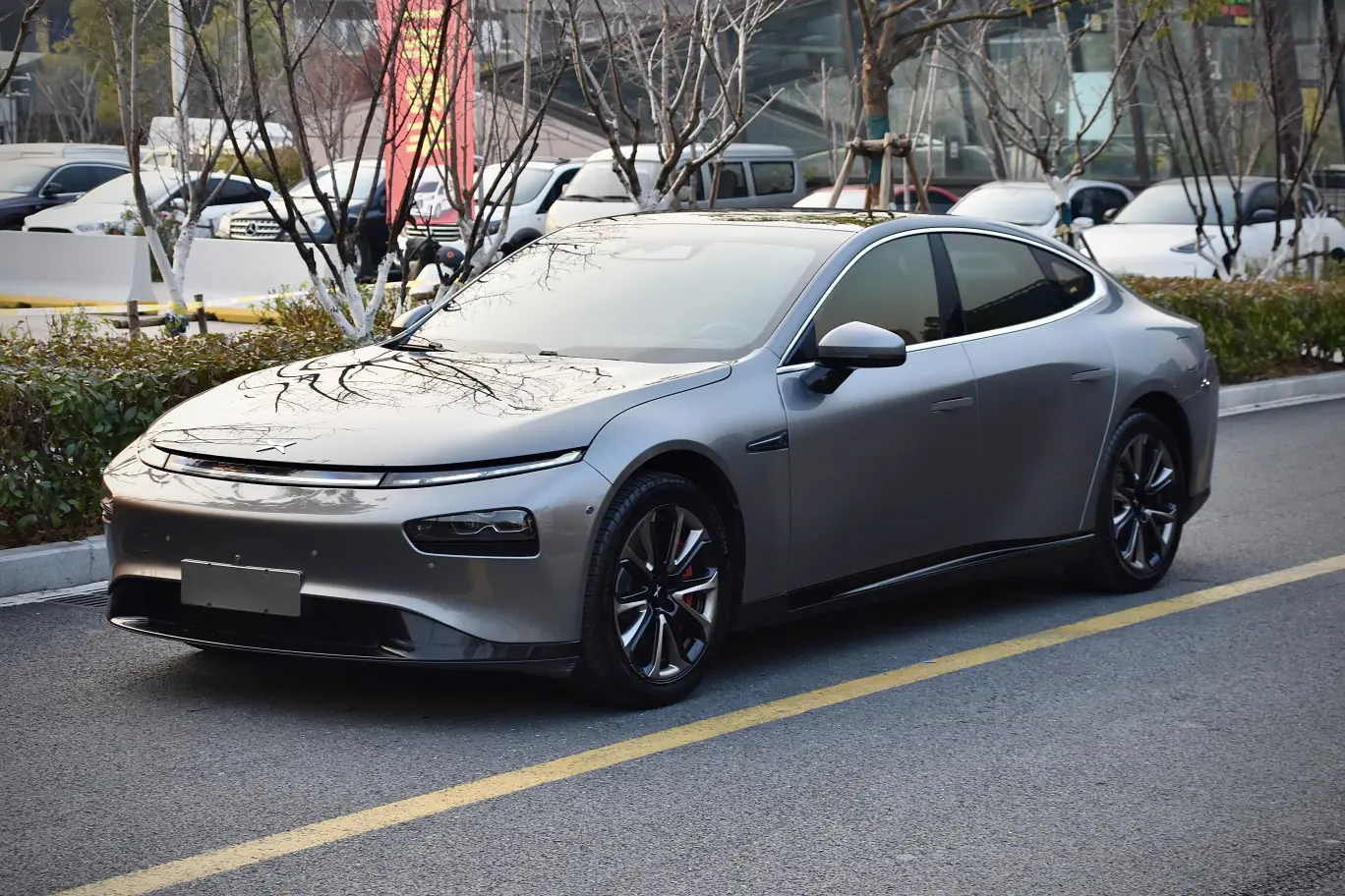 Xpeng P7  из Китая