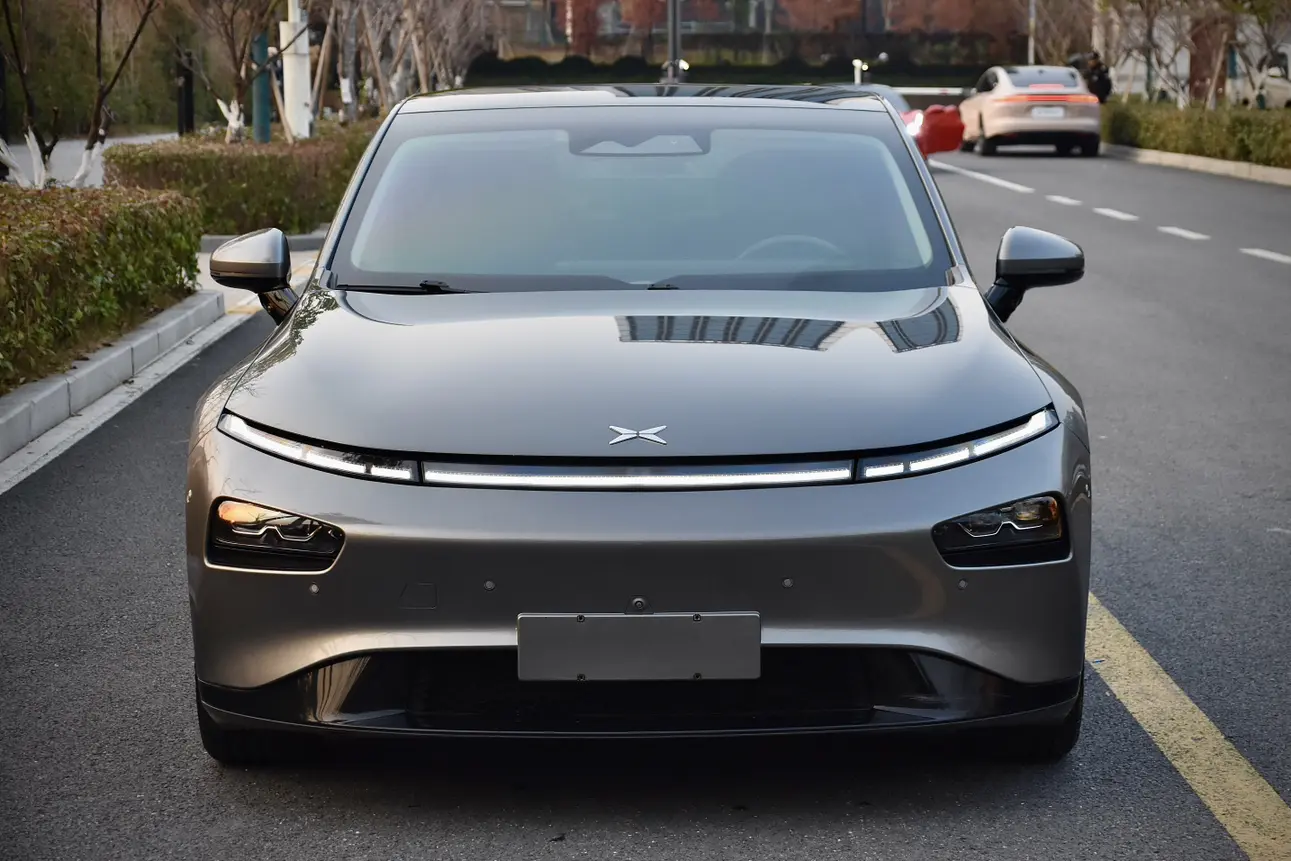 Xpeng P7  из Китая