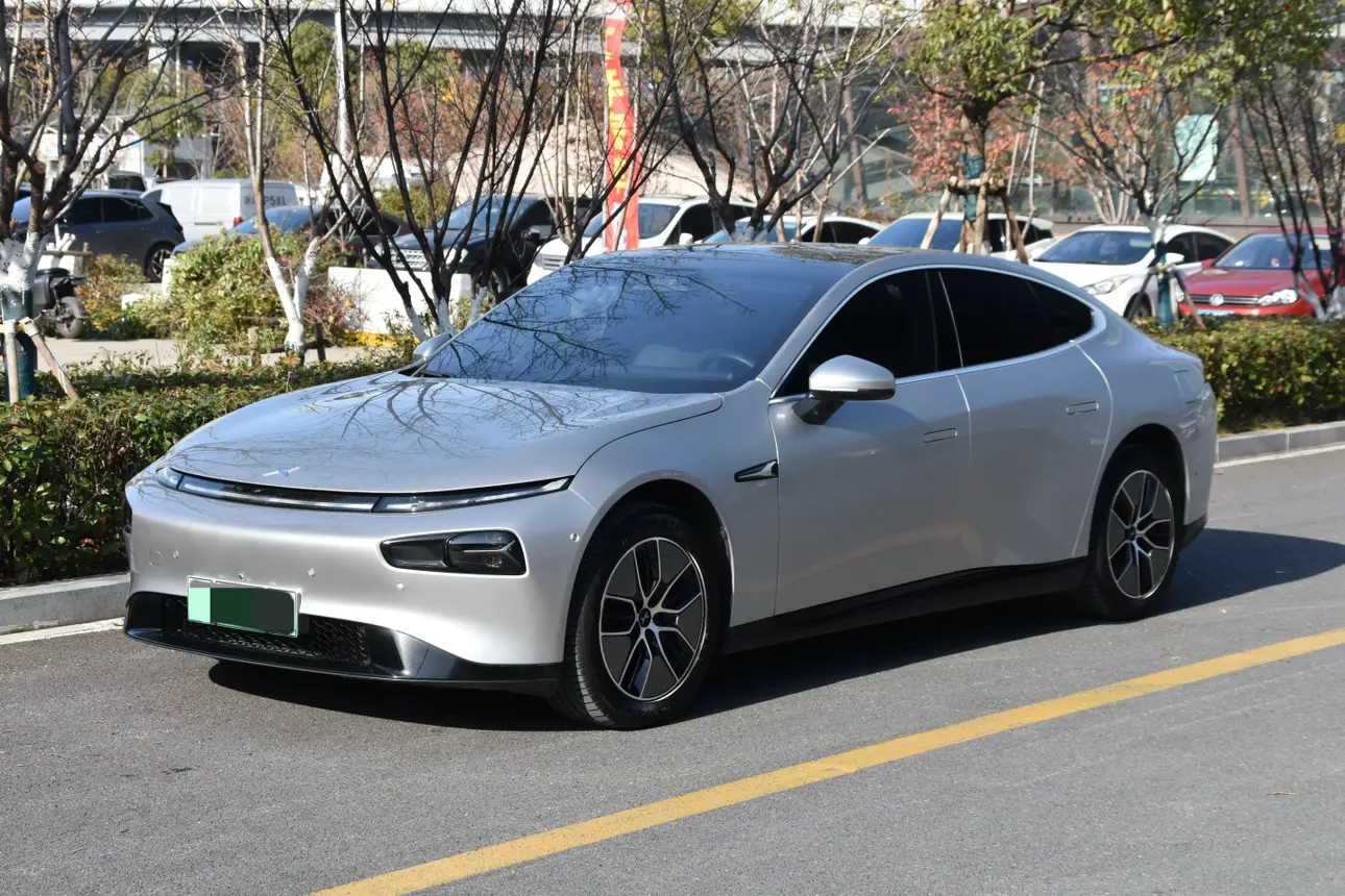 Xpeng P7  из Китая