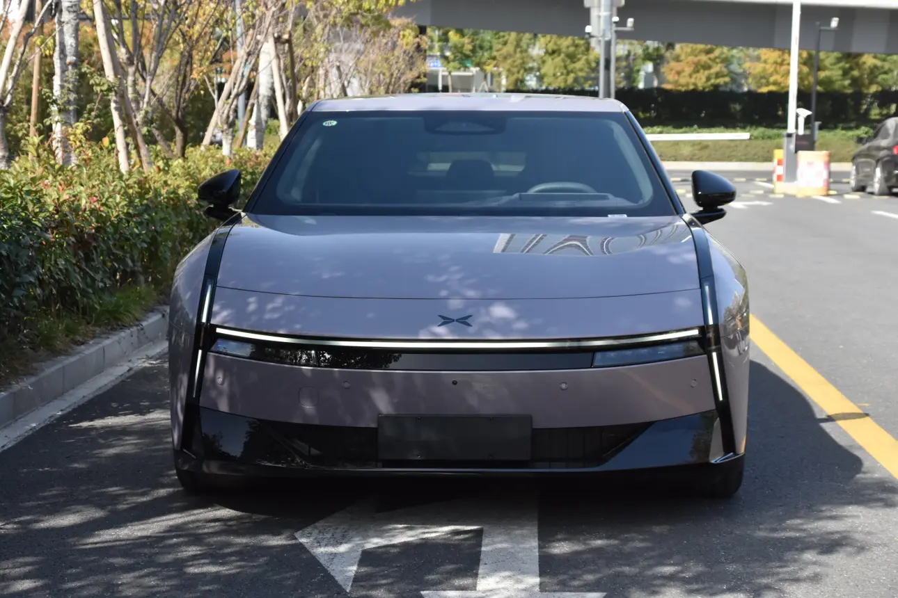 Xpeng P7  из Китая