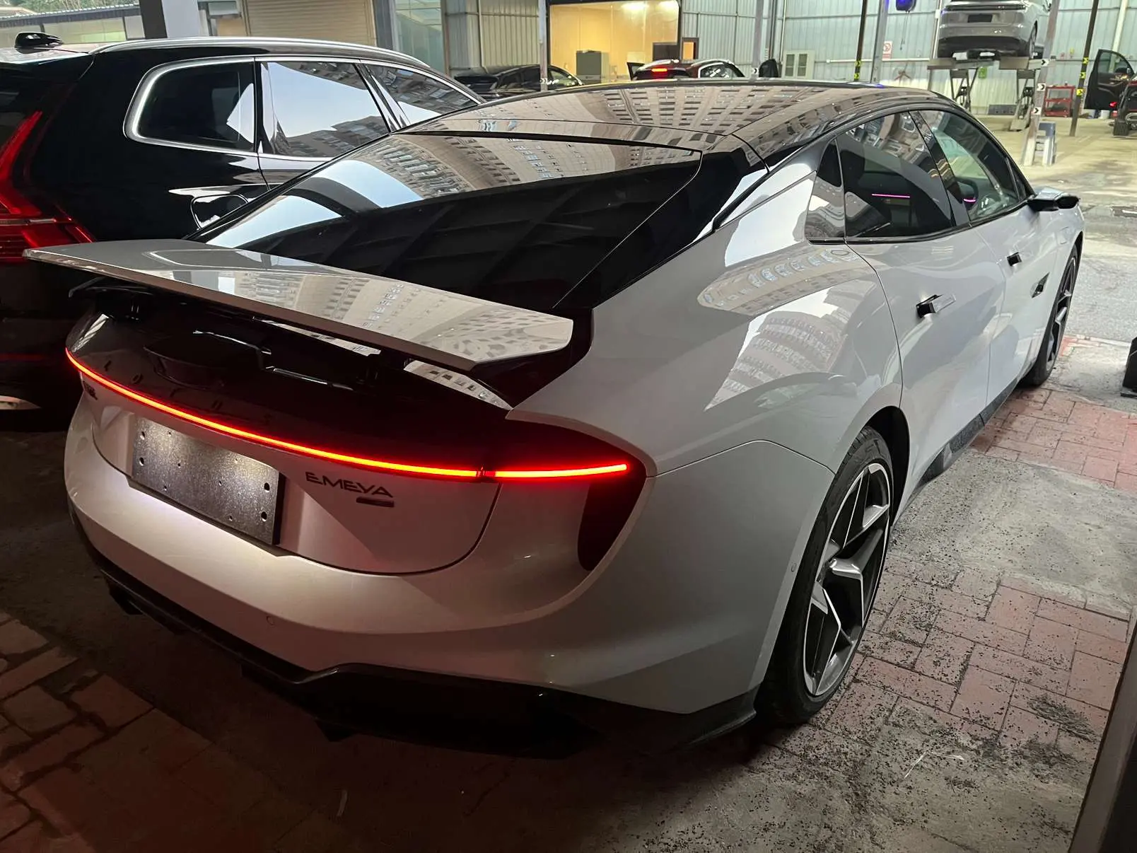 Lotus Emeya  из Китая