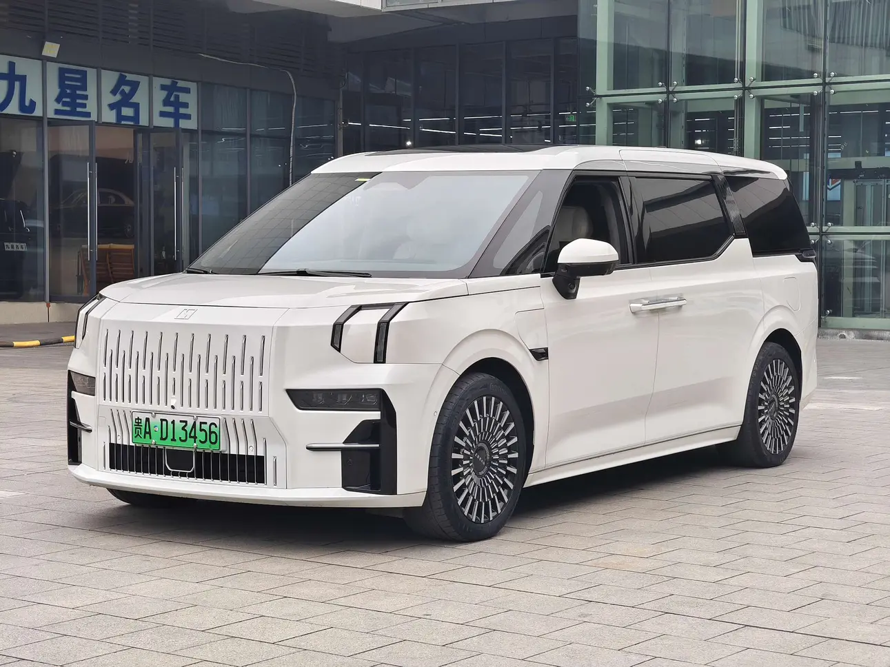 ZEEKR 009  из Китая