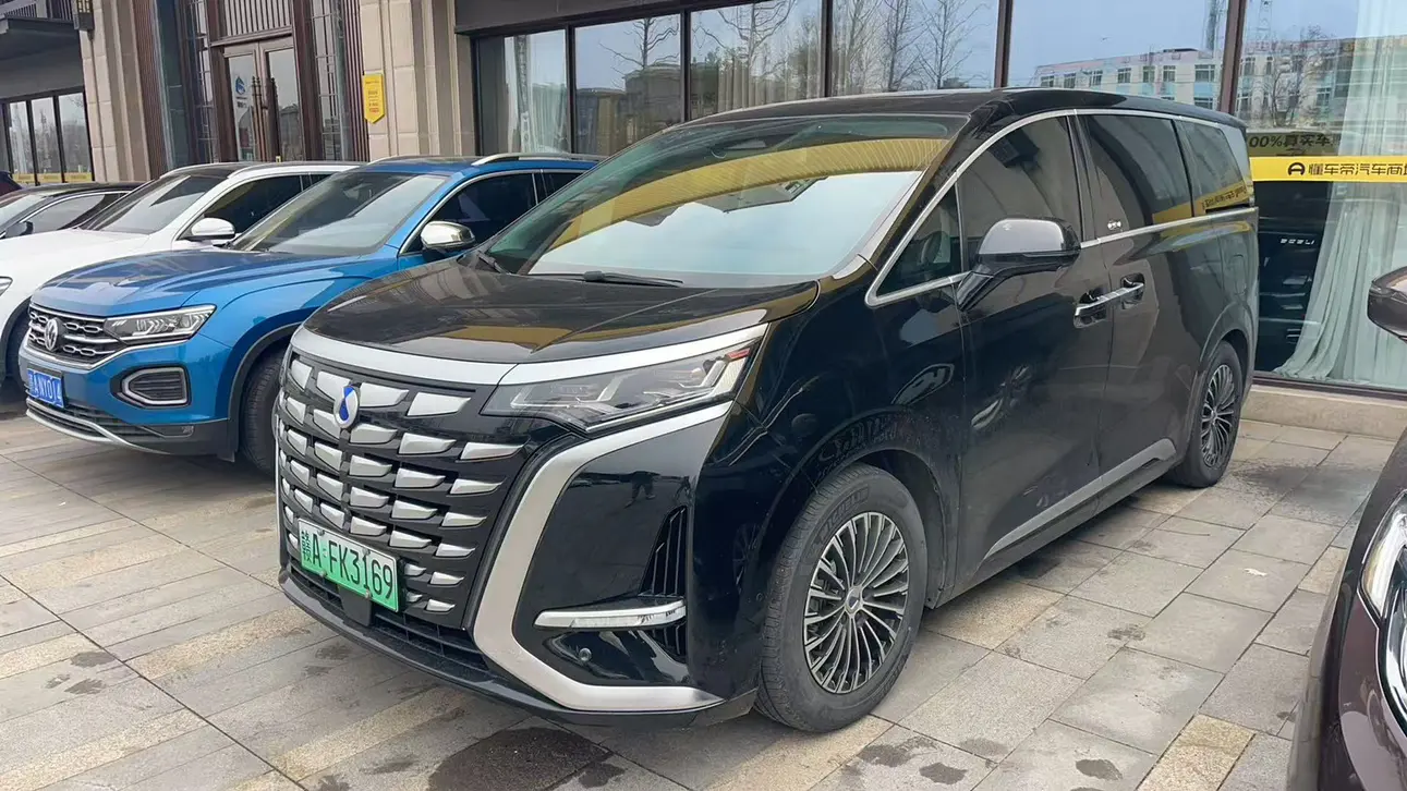 Denza D9 DM  из Китая