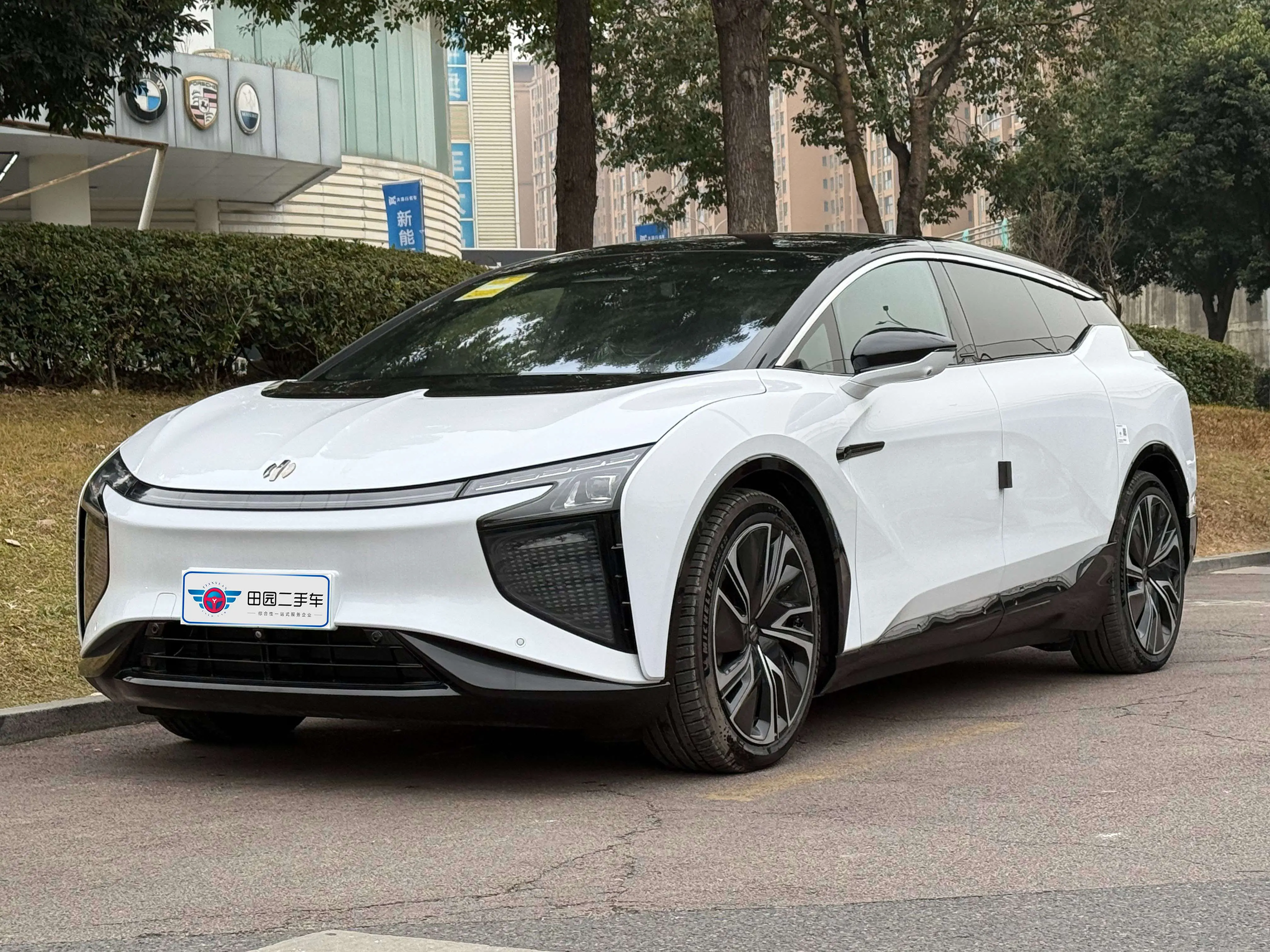 HiPhi X  из Китая