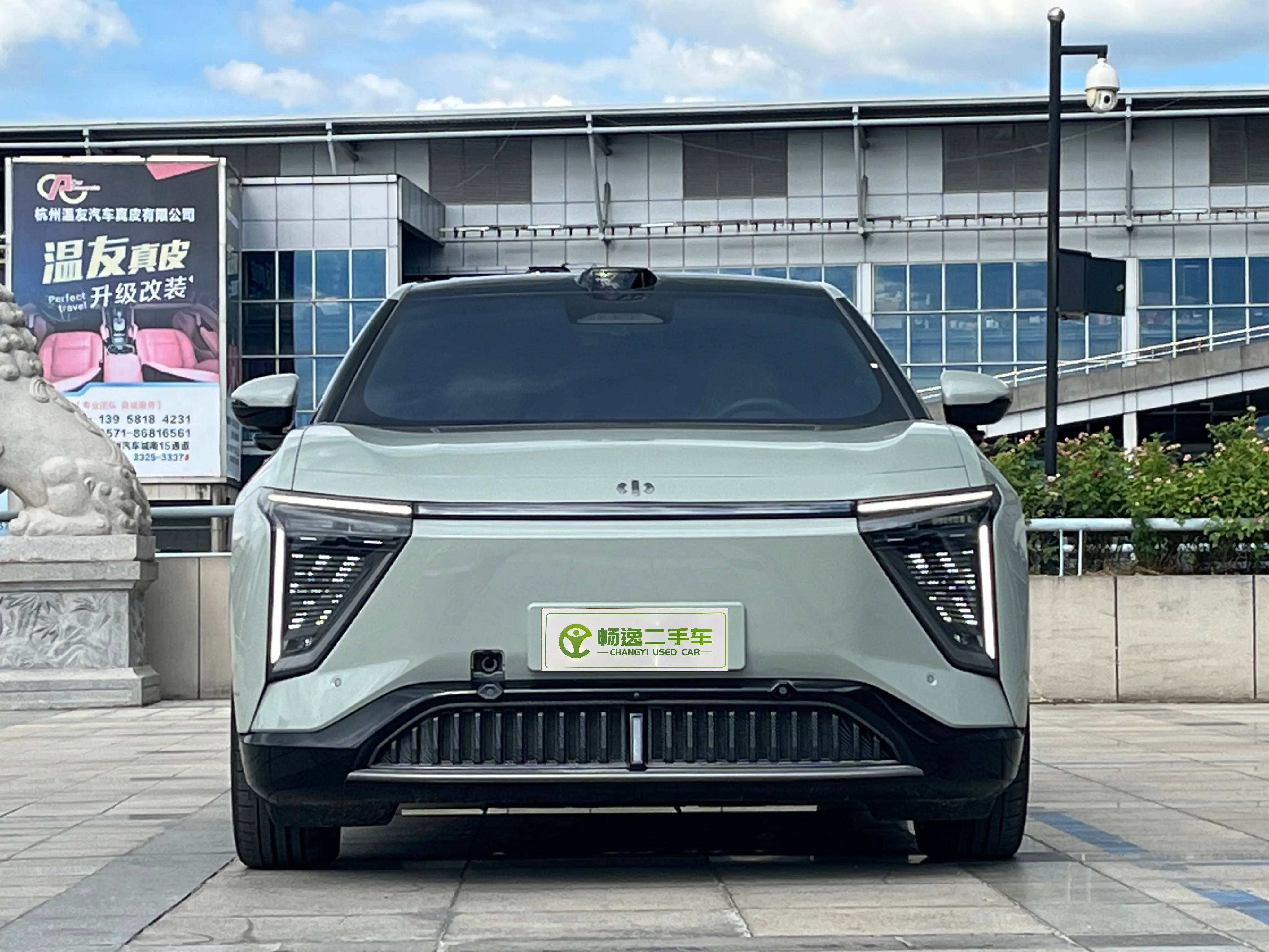 HiPhi Y  из Китая