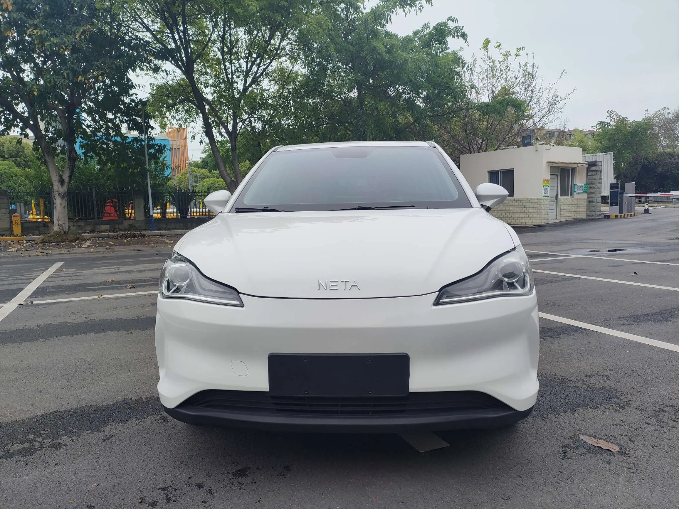 NETA Nezha V  из Китая