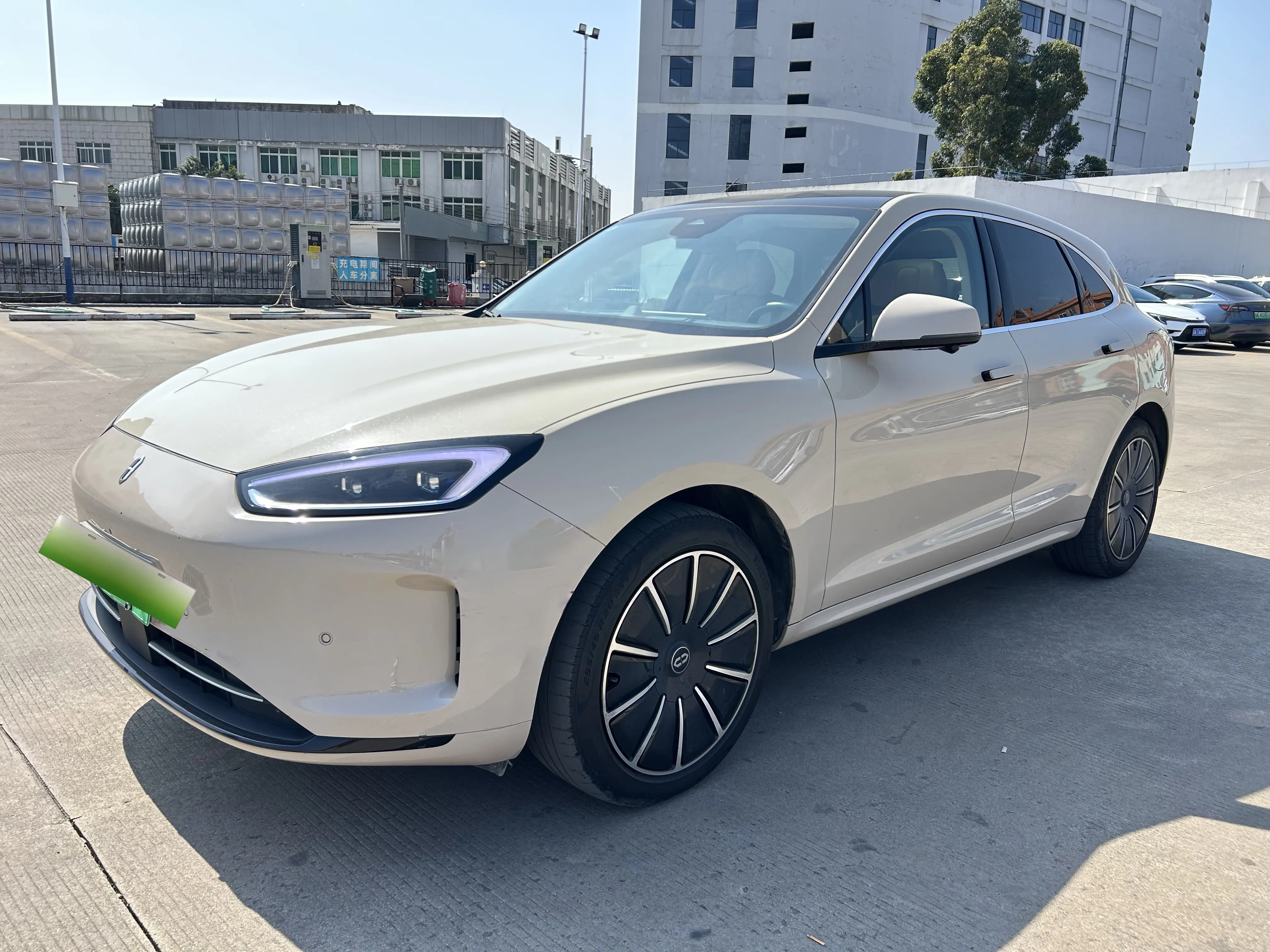 AITO M5 (Wenjie M5)  из Китая