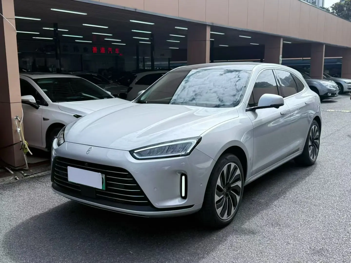 AITO M5 (Wenjie M5)  из Китая