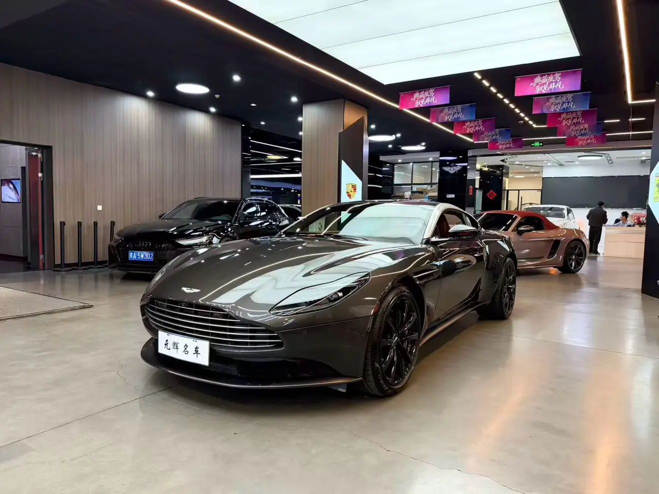 Aston Martin DB11  из Китая